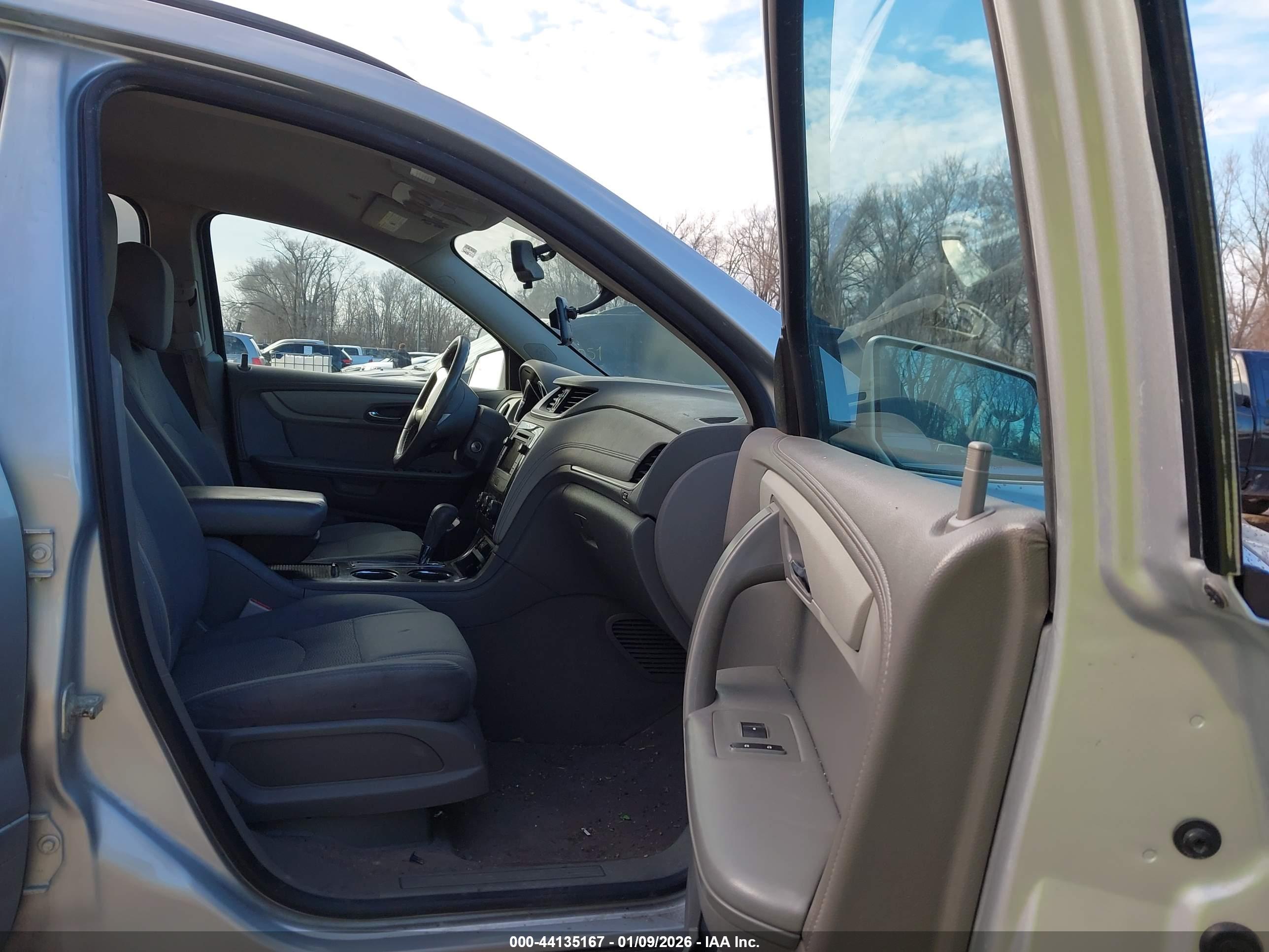 CHEVROLET TRAVERSE image 5