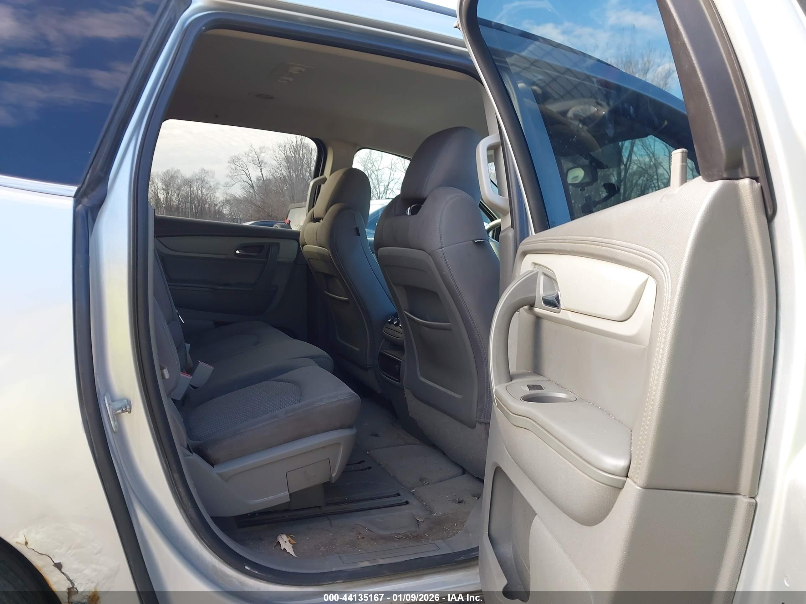 CHEVROLET TRAVERSE image 8