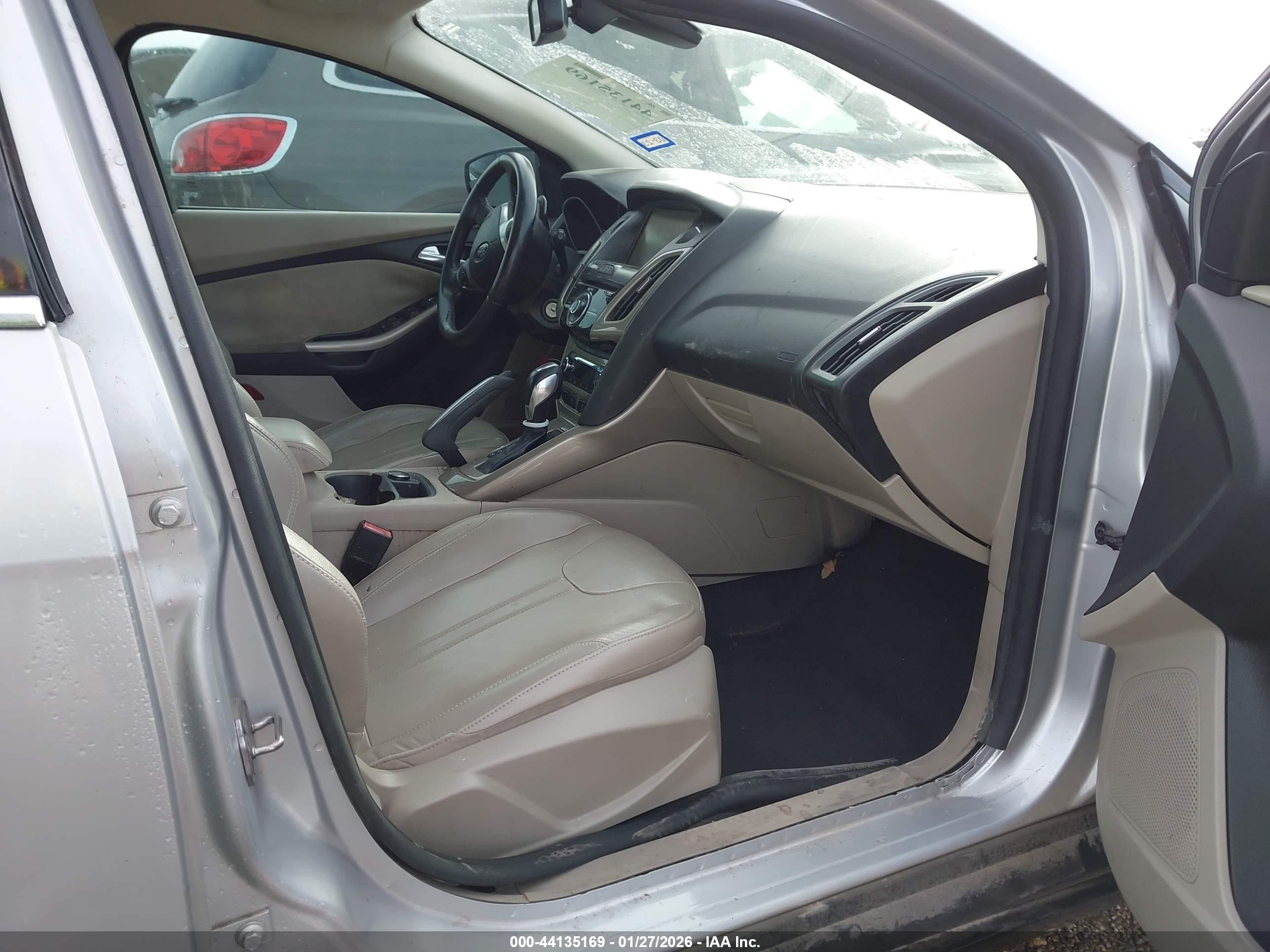 FORD FOCUS image 5
