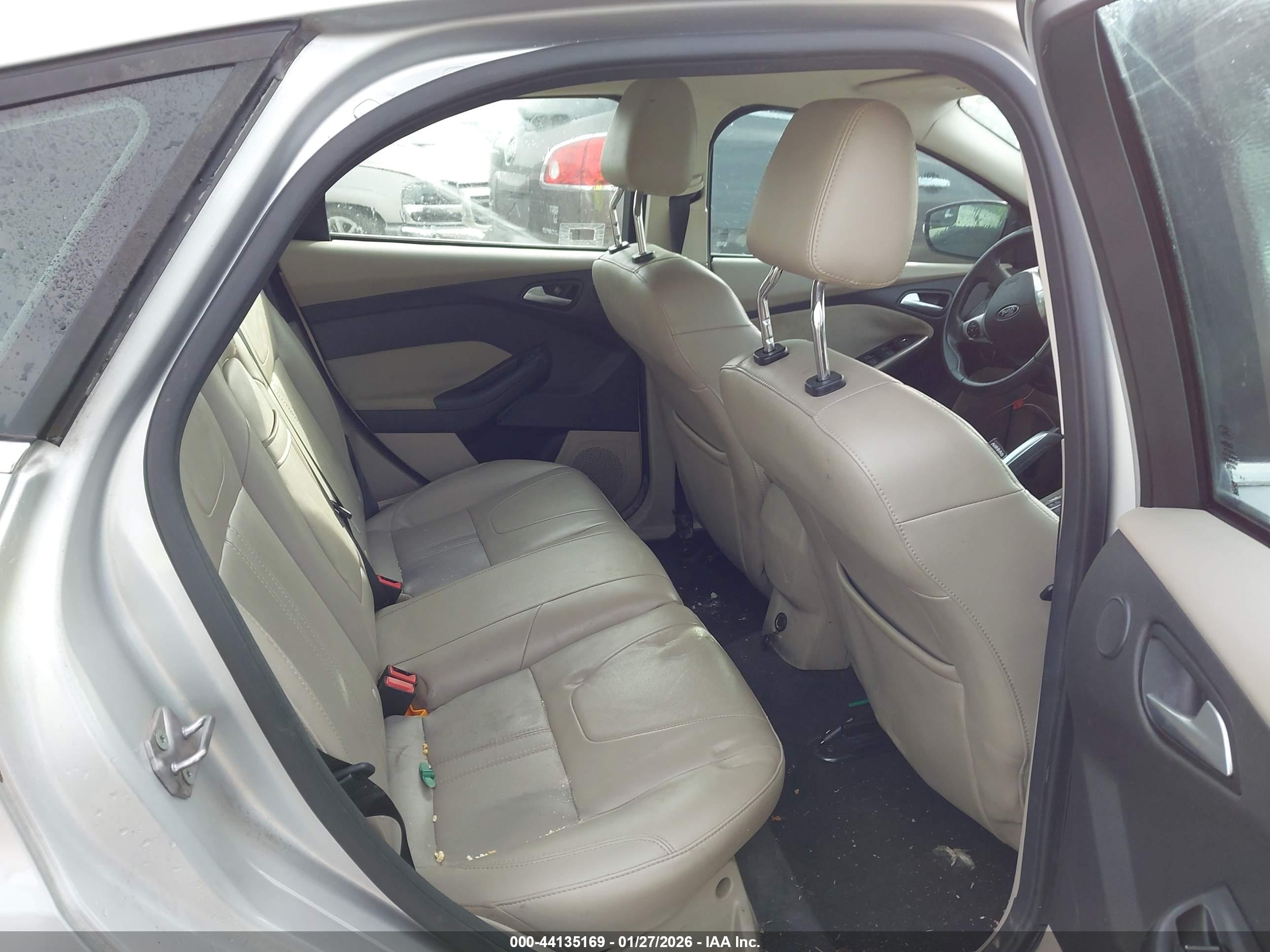 FORD FOCUS image 8