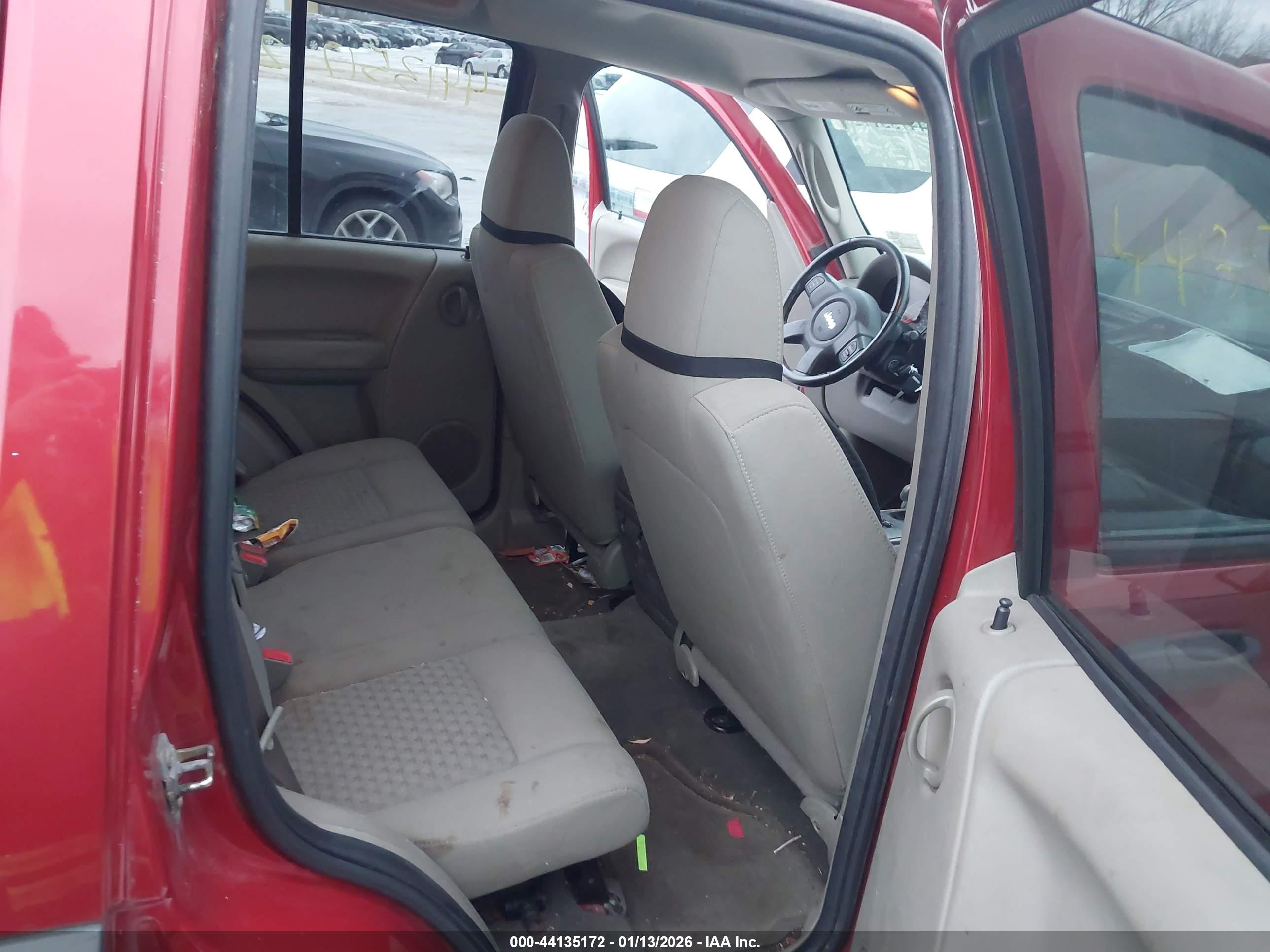 JEEP LIBERTY image 8