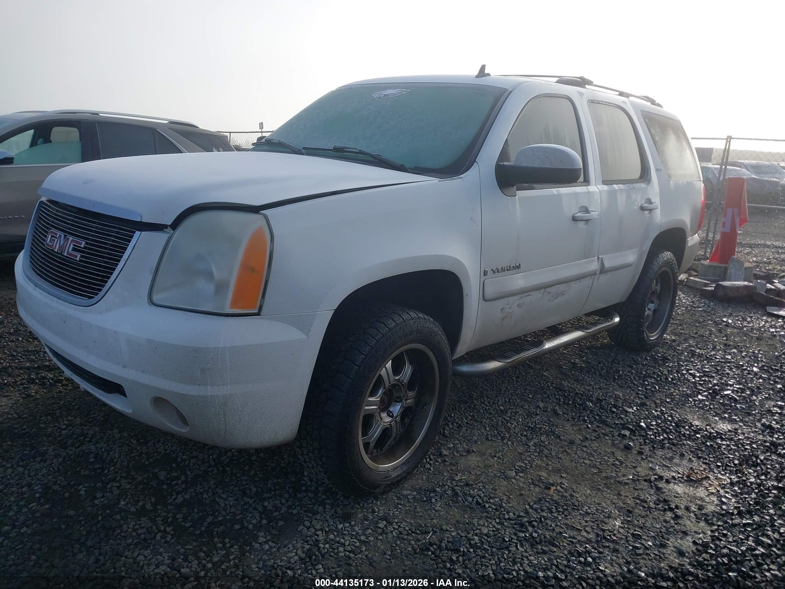 GMC YUKON image 2