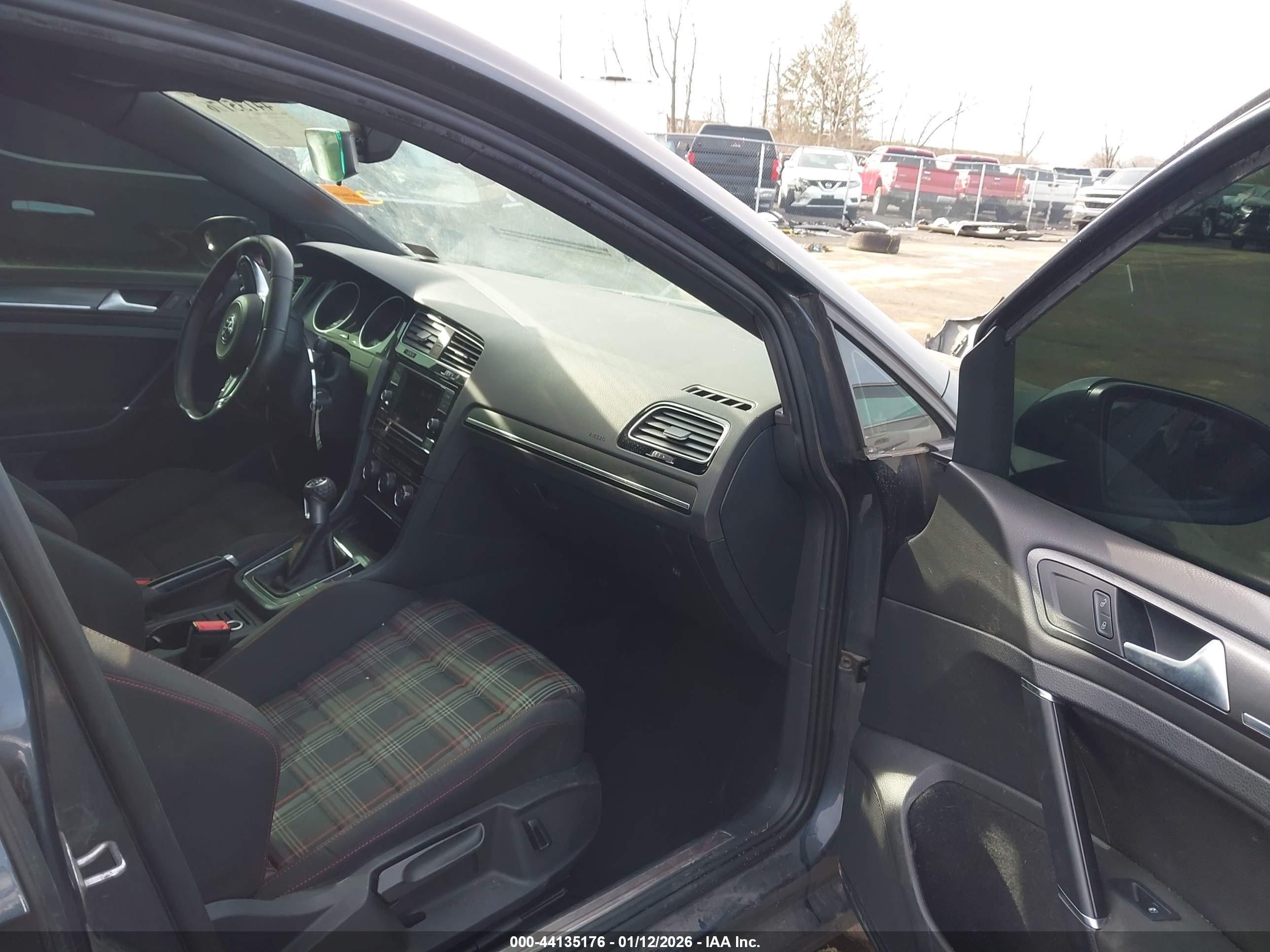VOLKSWAGEN GOLF image 5