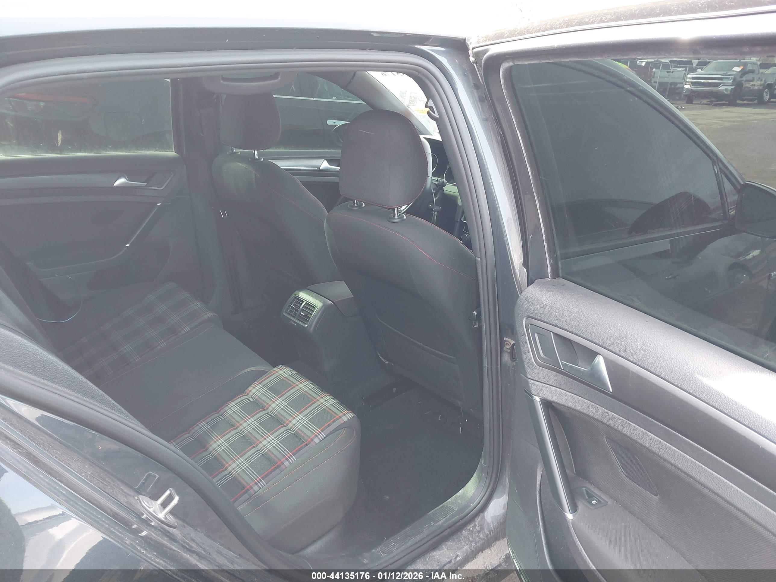 VOLKSWAGEN GOLF image 8