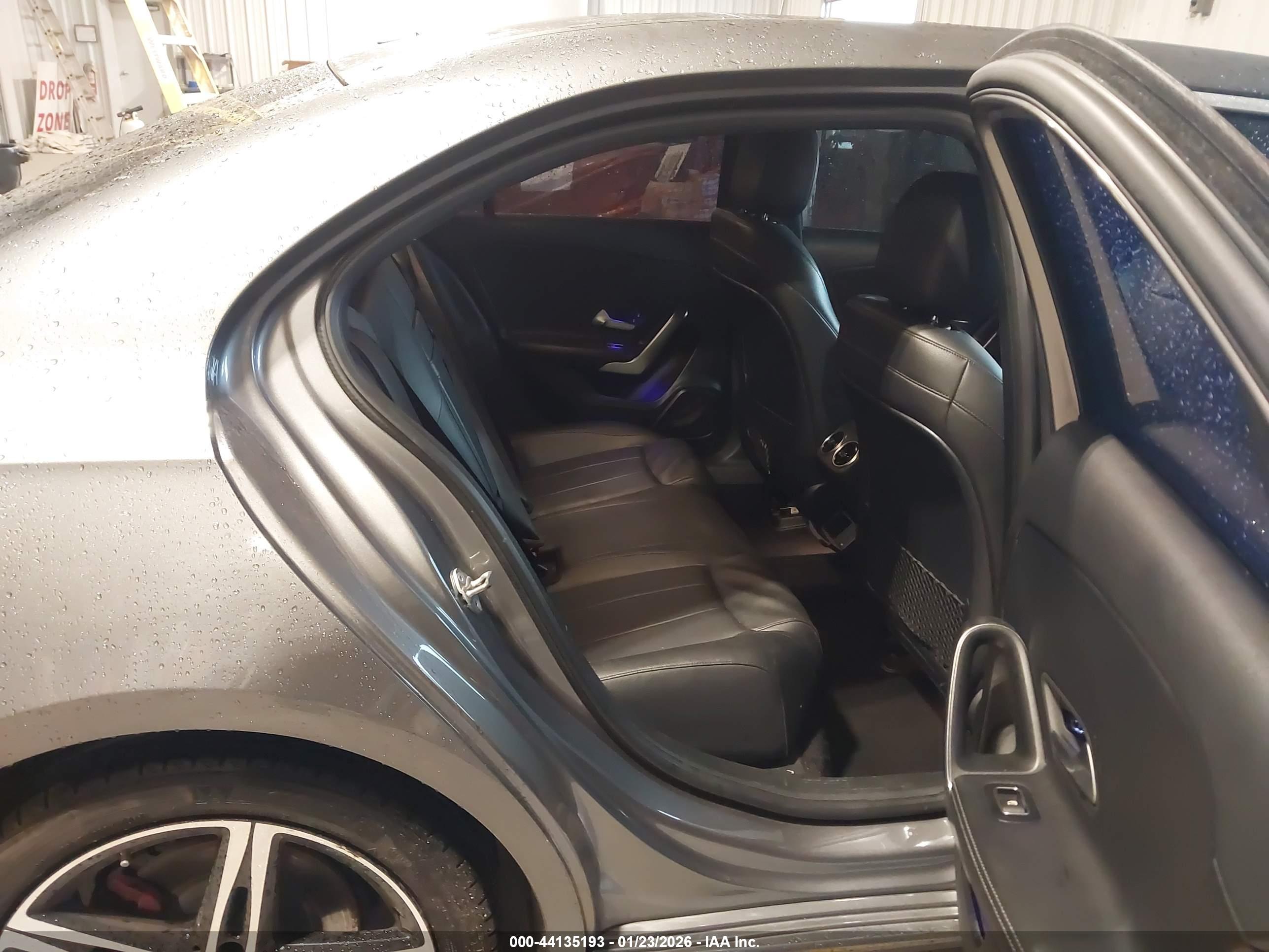 MERCEDES-BENZ A image 8