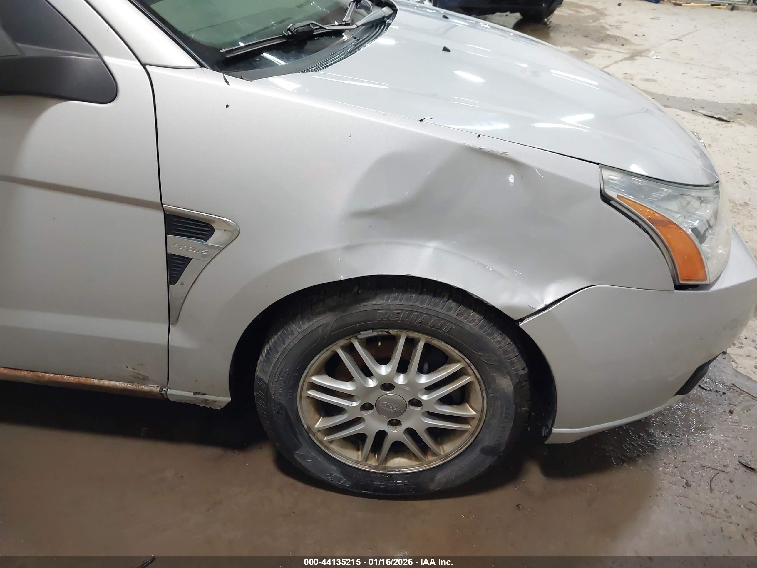 FORD FOCUS image 6