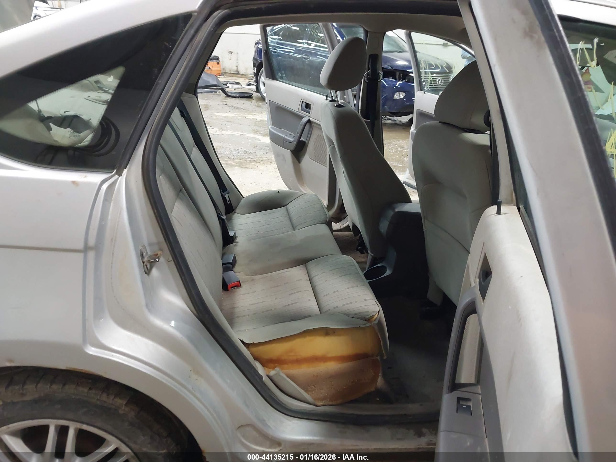 FORD FOCUS image 8