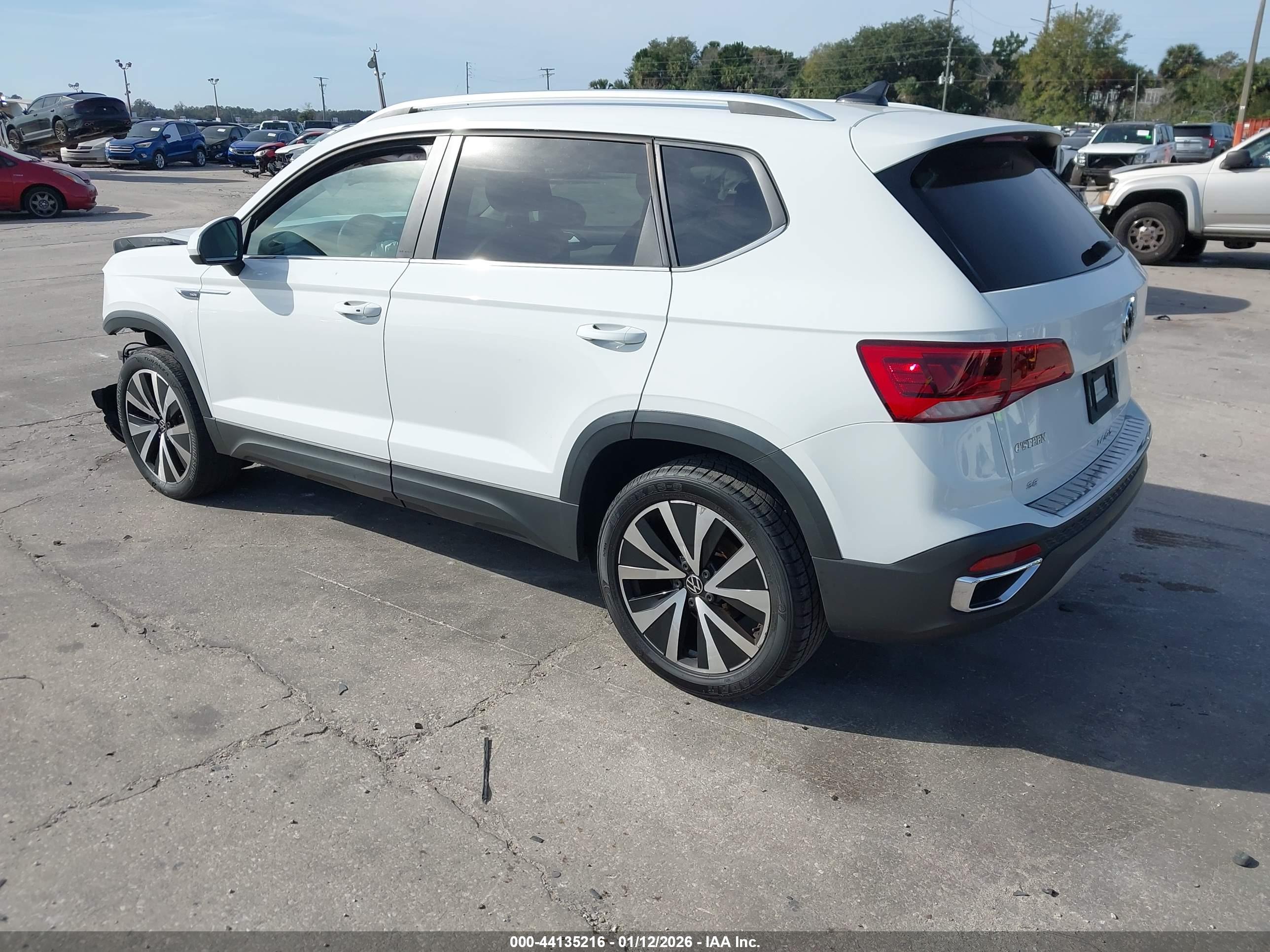 VOLKSWAGEN TAOS image 3