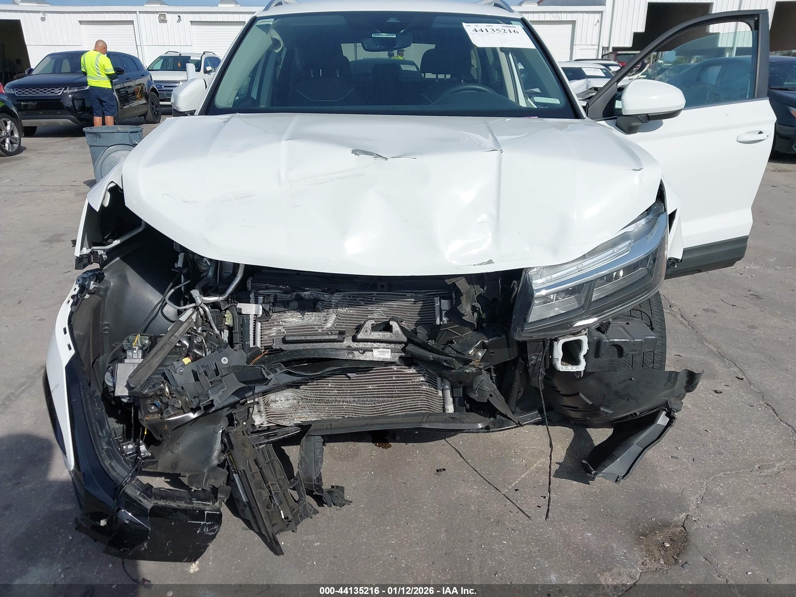 VOLKSWAGEN TAOS image 6