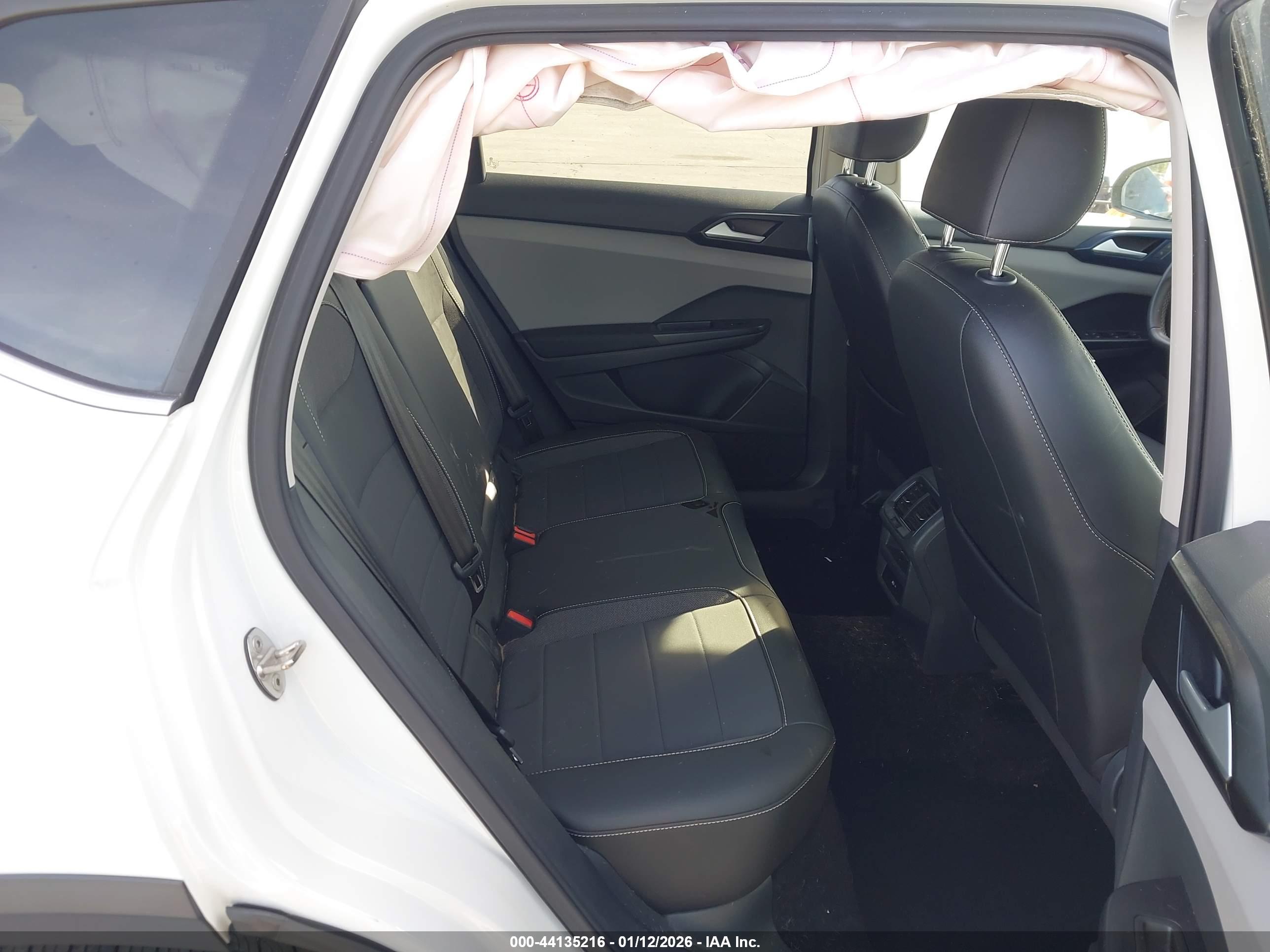 VOLKSWAGEN TAOS image 8