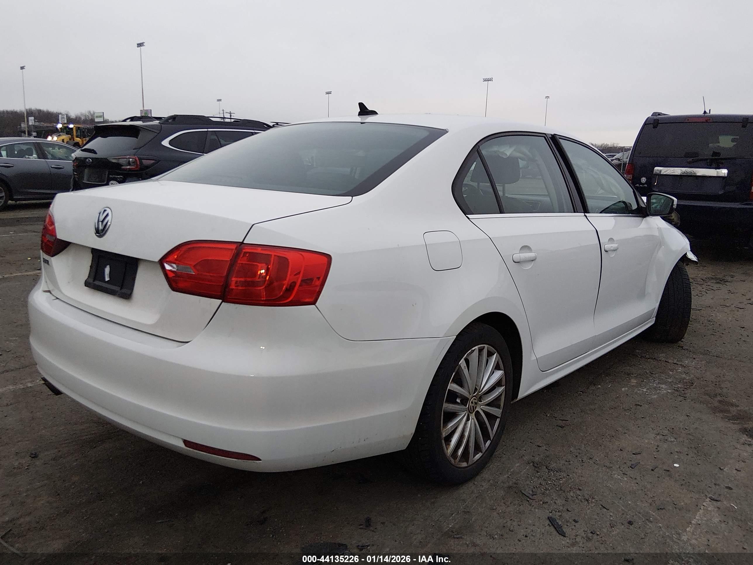 VOLKSWAGEN JETTA image 4