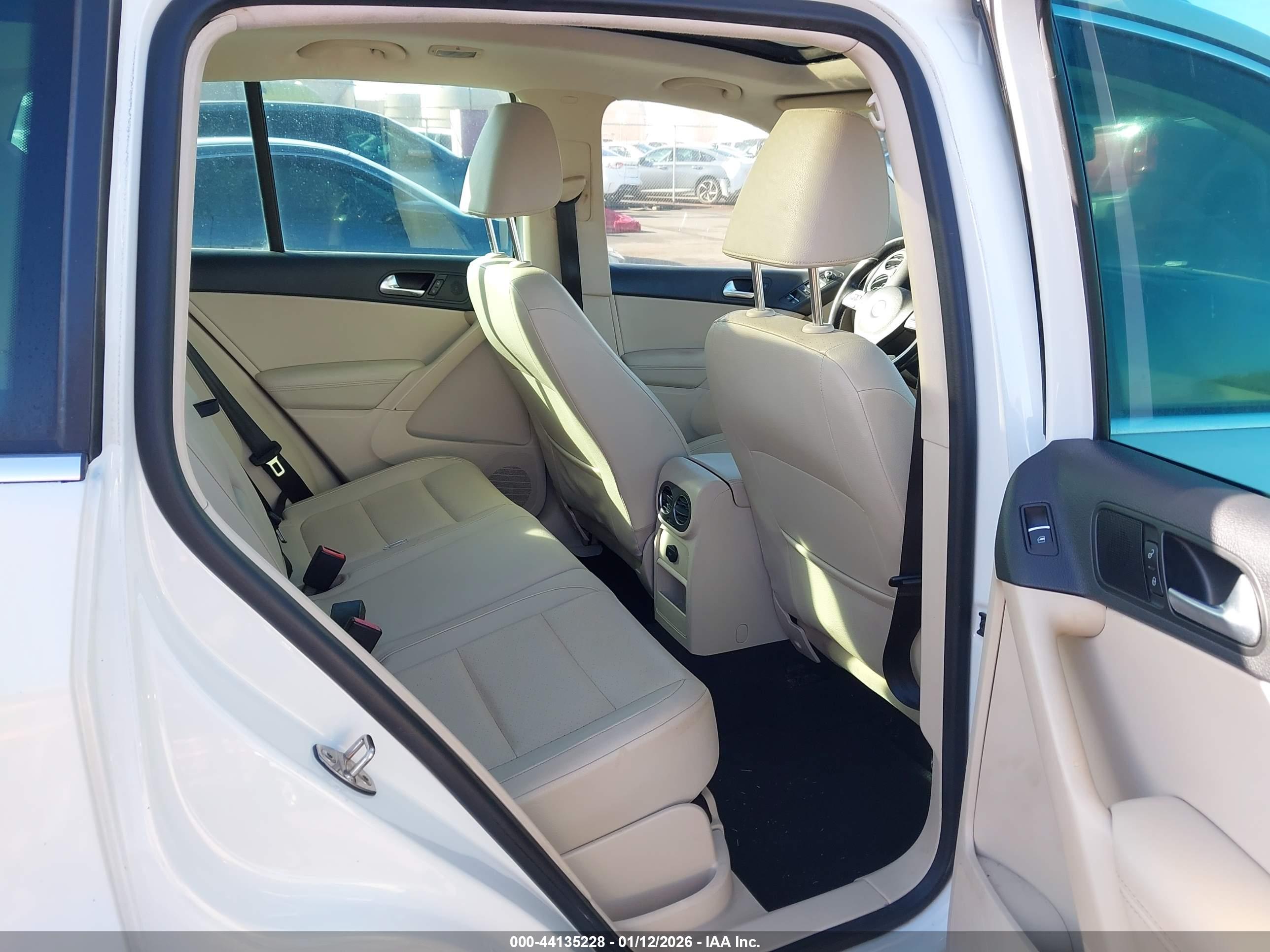 VOLKSWAGEN TIGUAN image 8