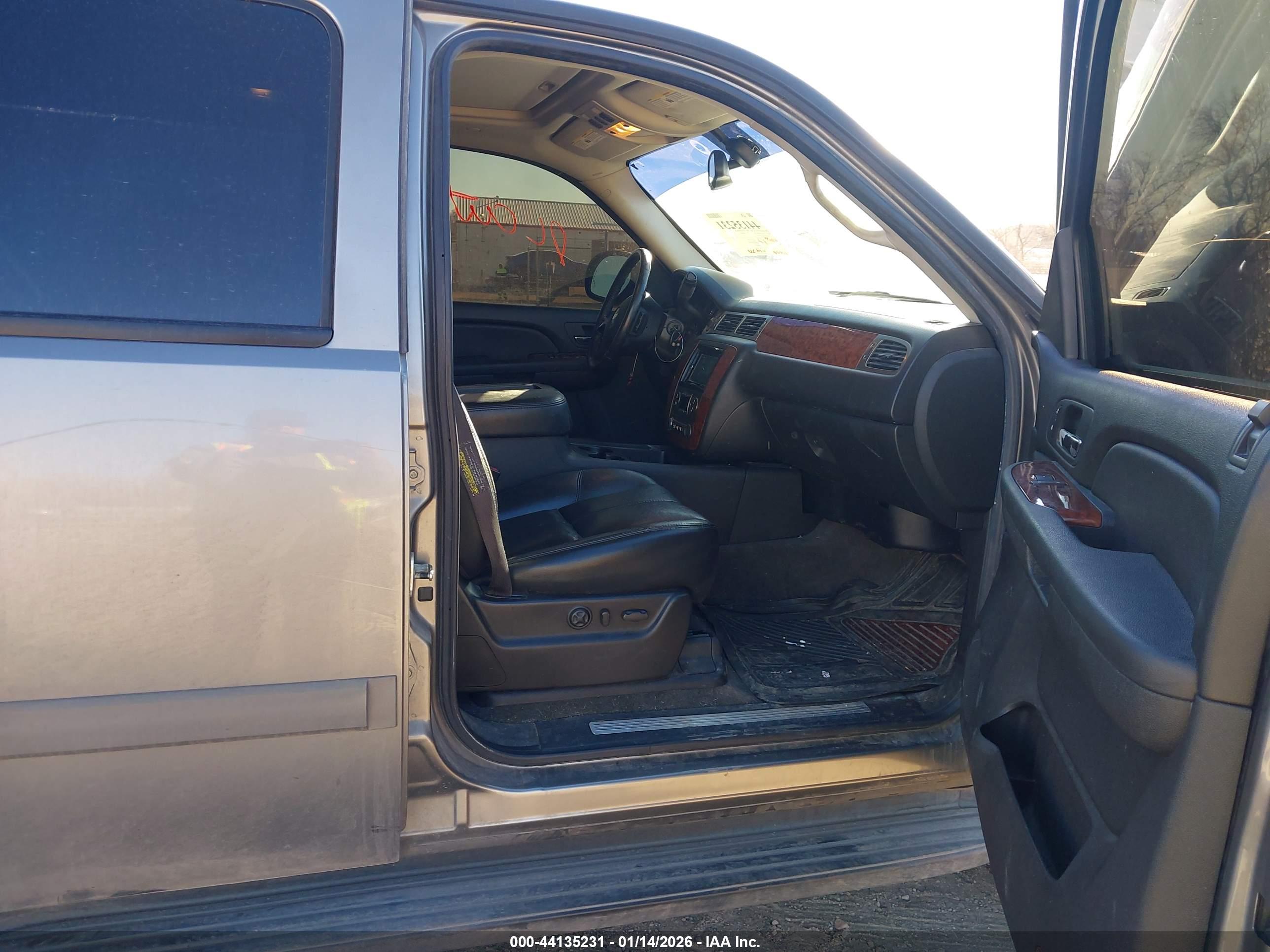 CHEVROLET TAHOE image 5