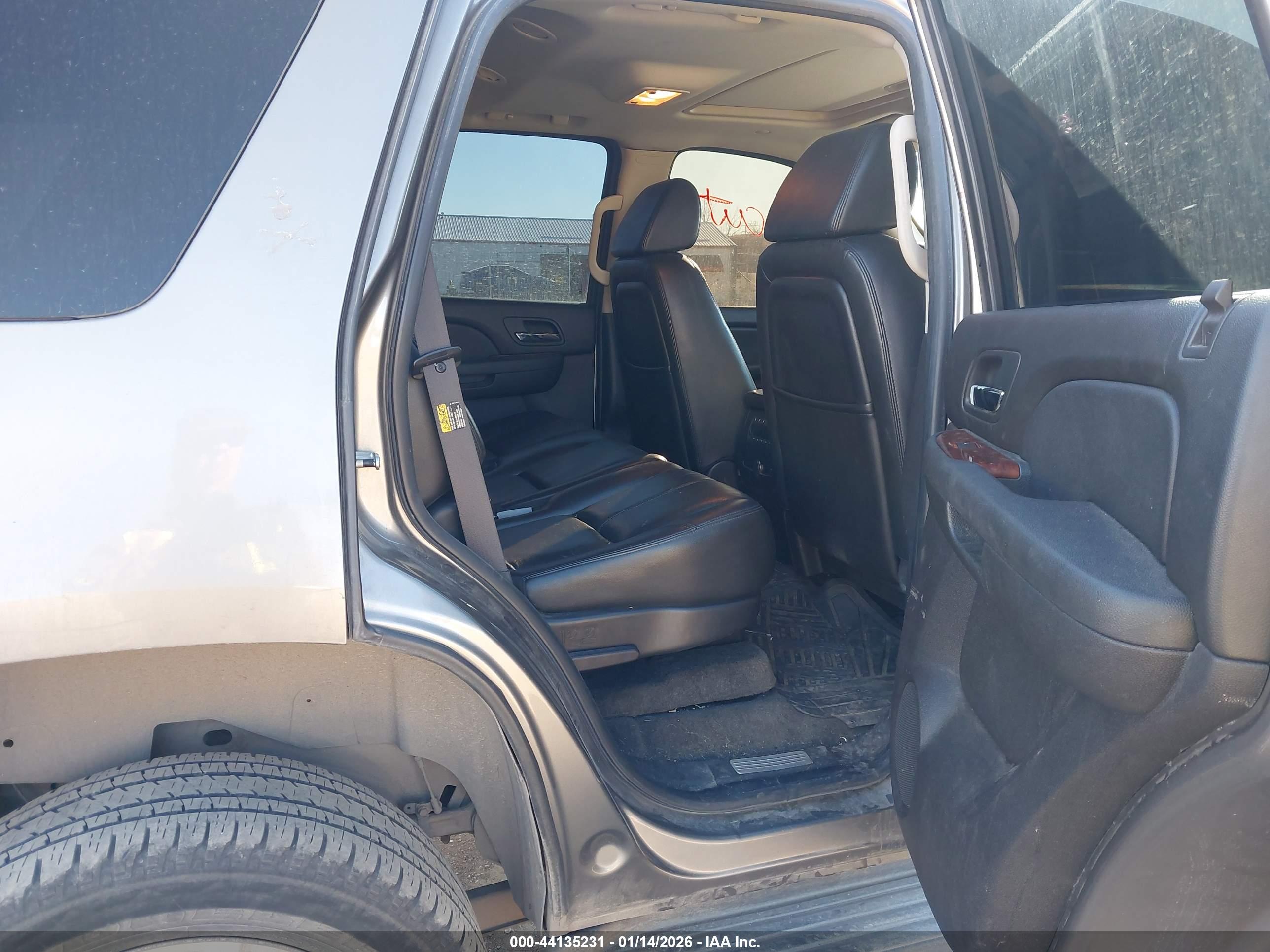 CHEVROLET TAHOE image 8