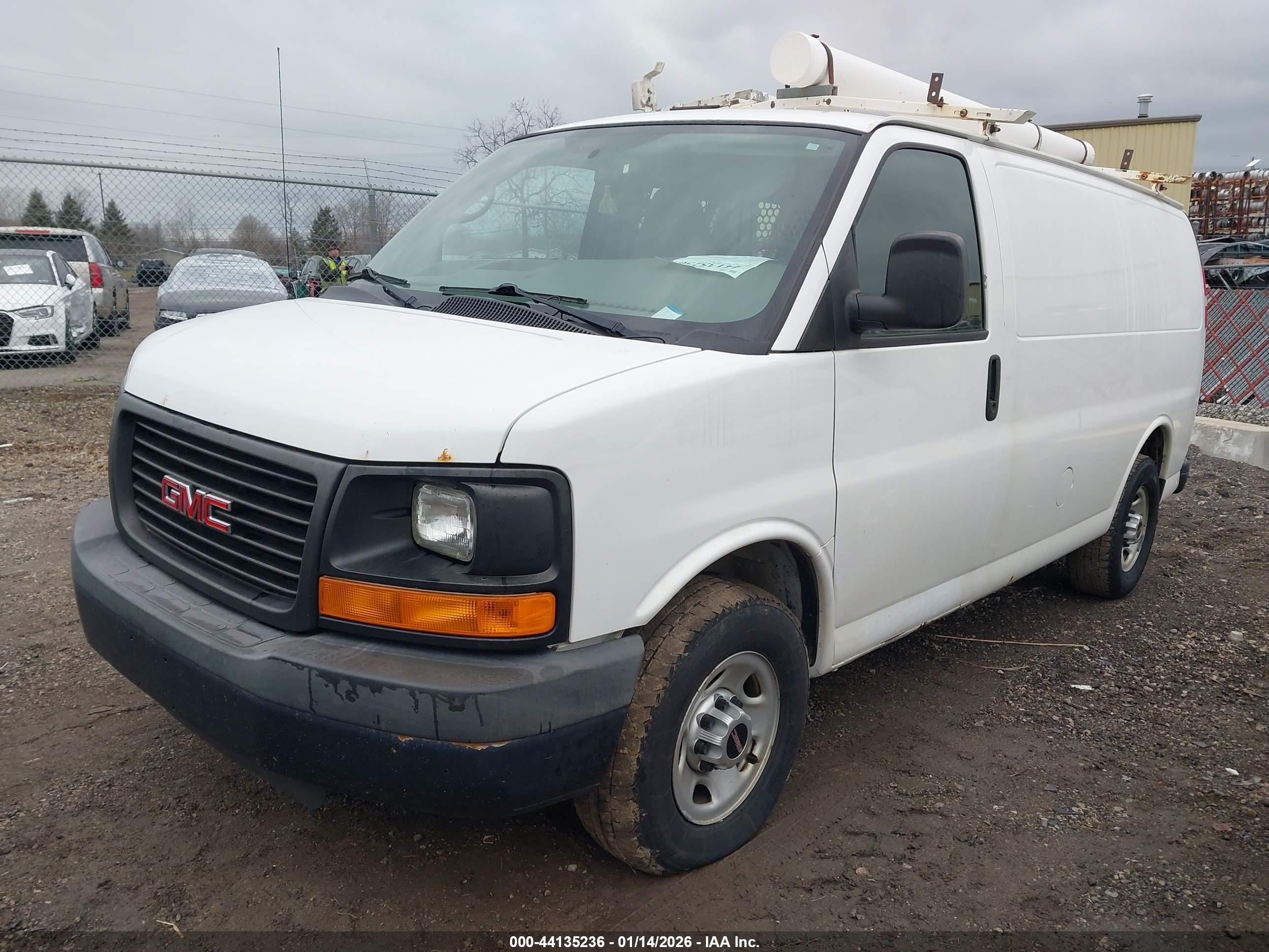 GMC SAVANA image 2