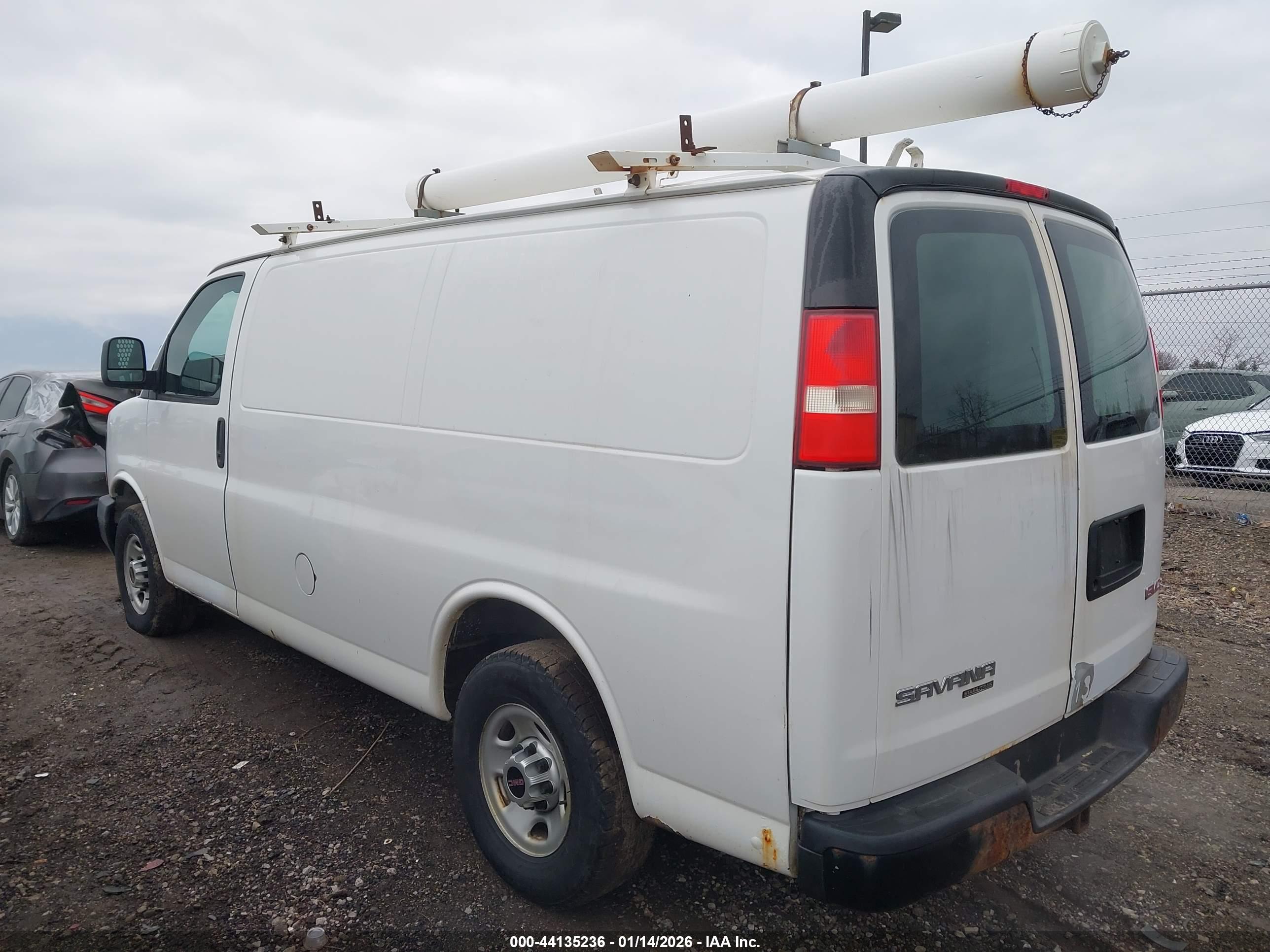 GMC SAVANA image 3
