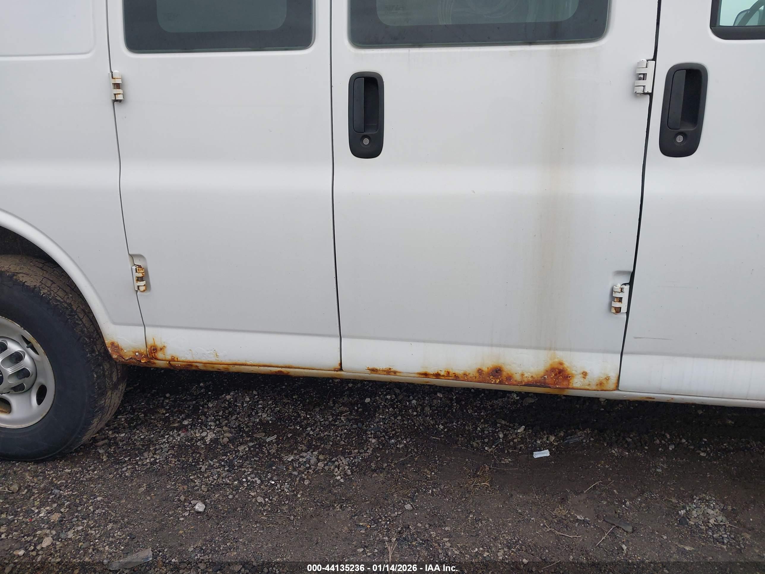 GMC SAVANA image 6