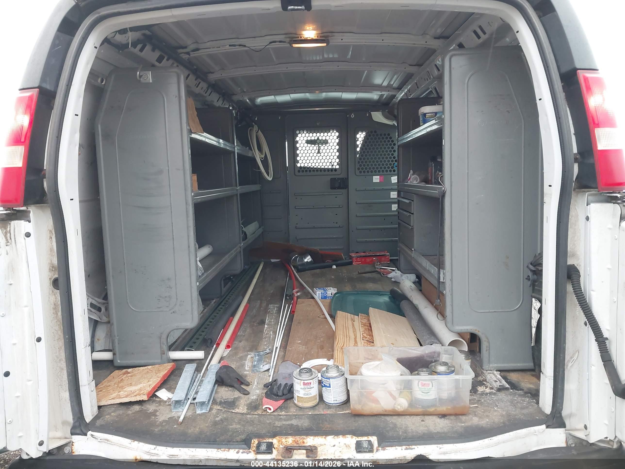 GMC SAVANA image 8