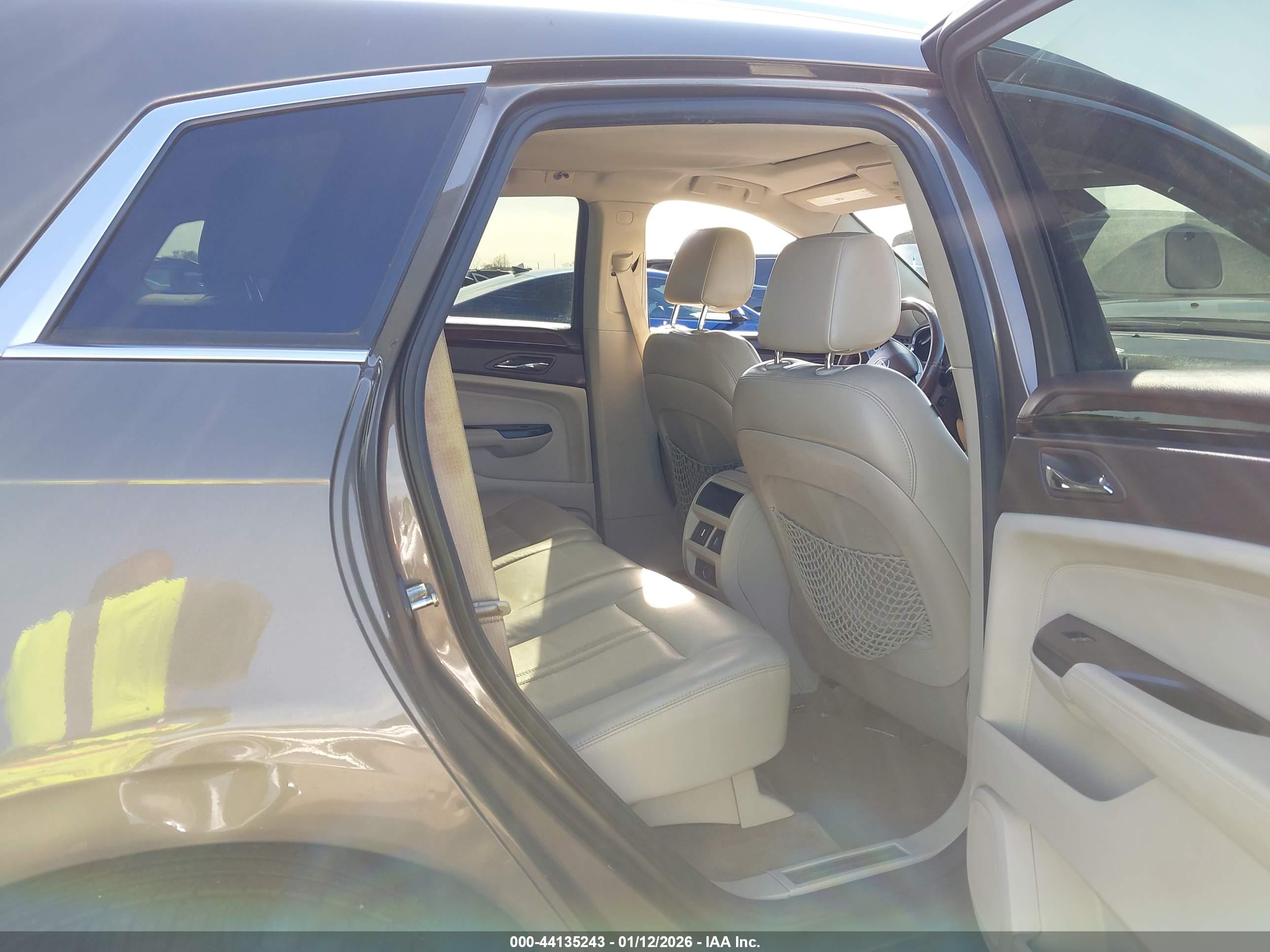 CADILLAC SRX image 8