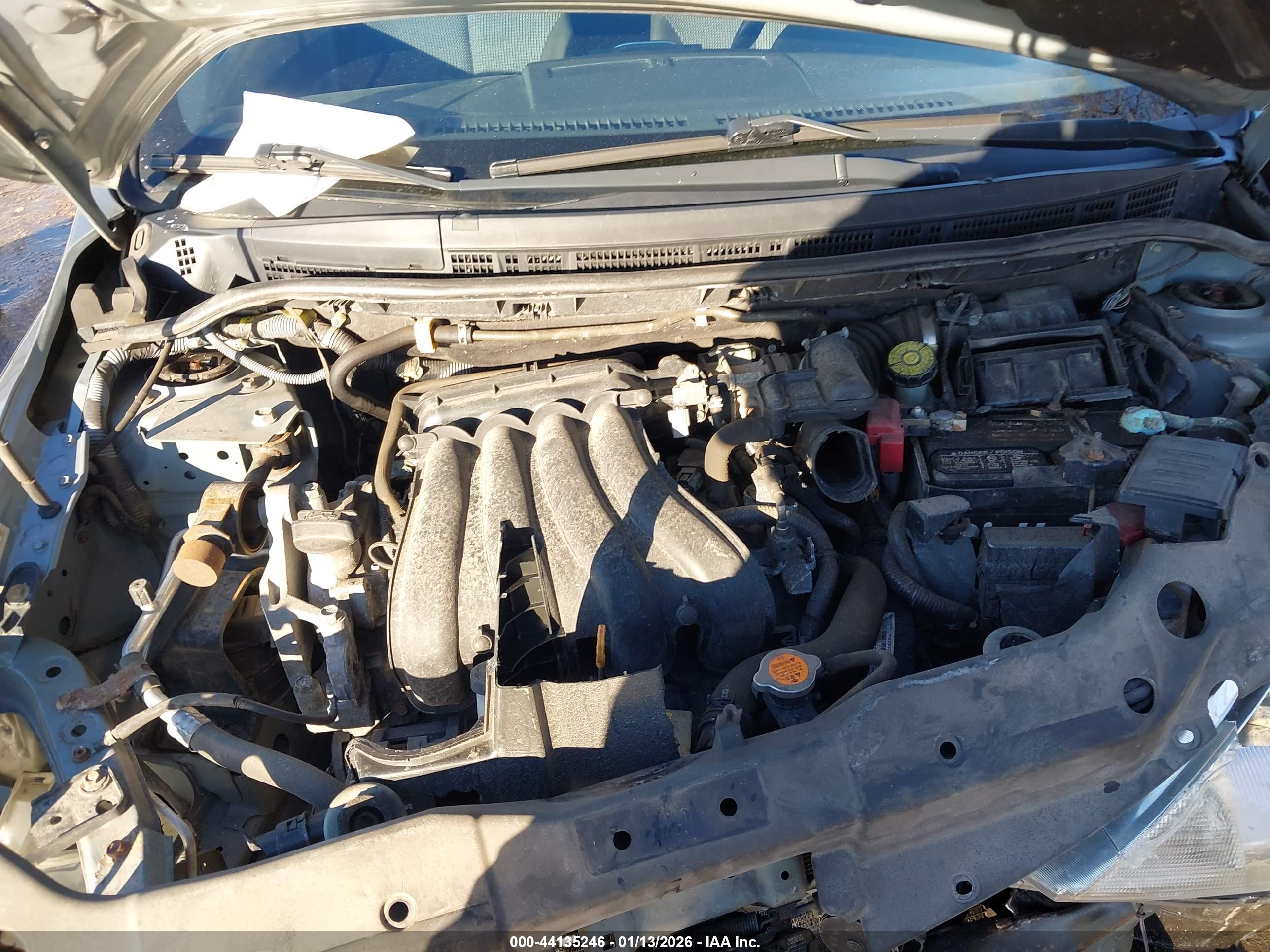 NISSAN VERSA image 10