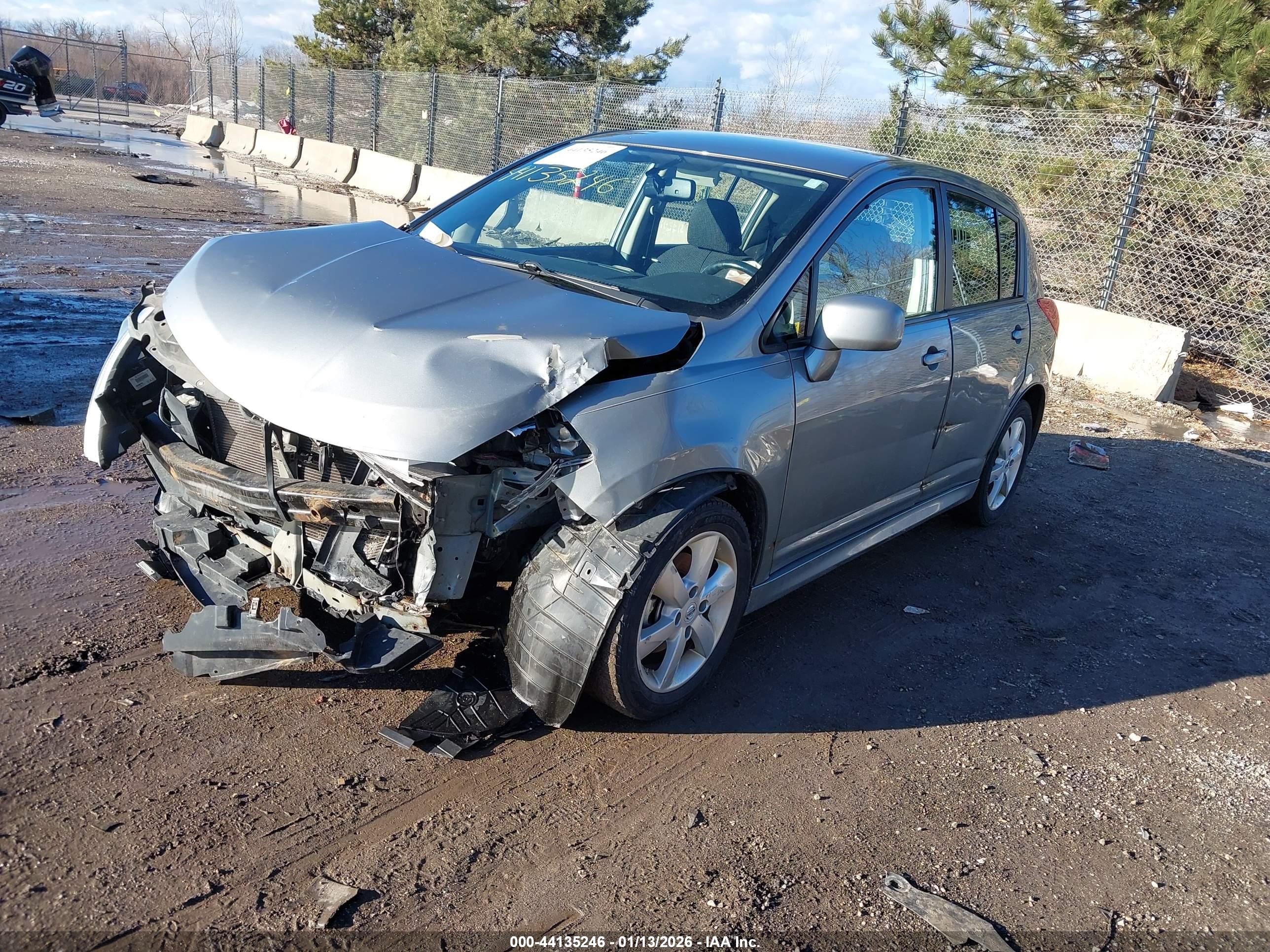 NISSAN VERSA image 2