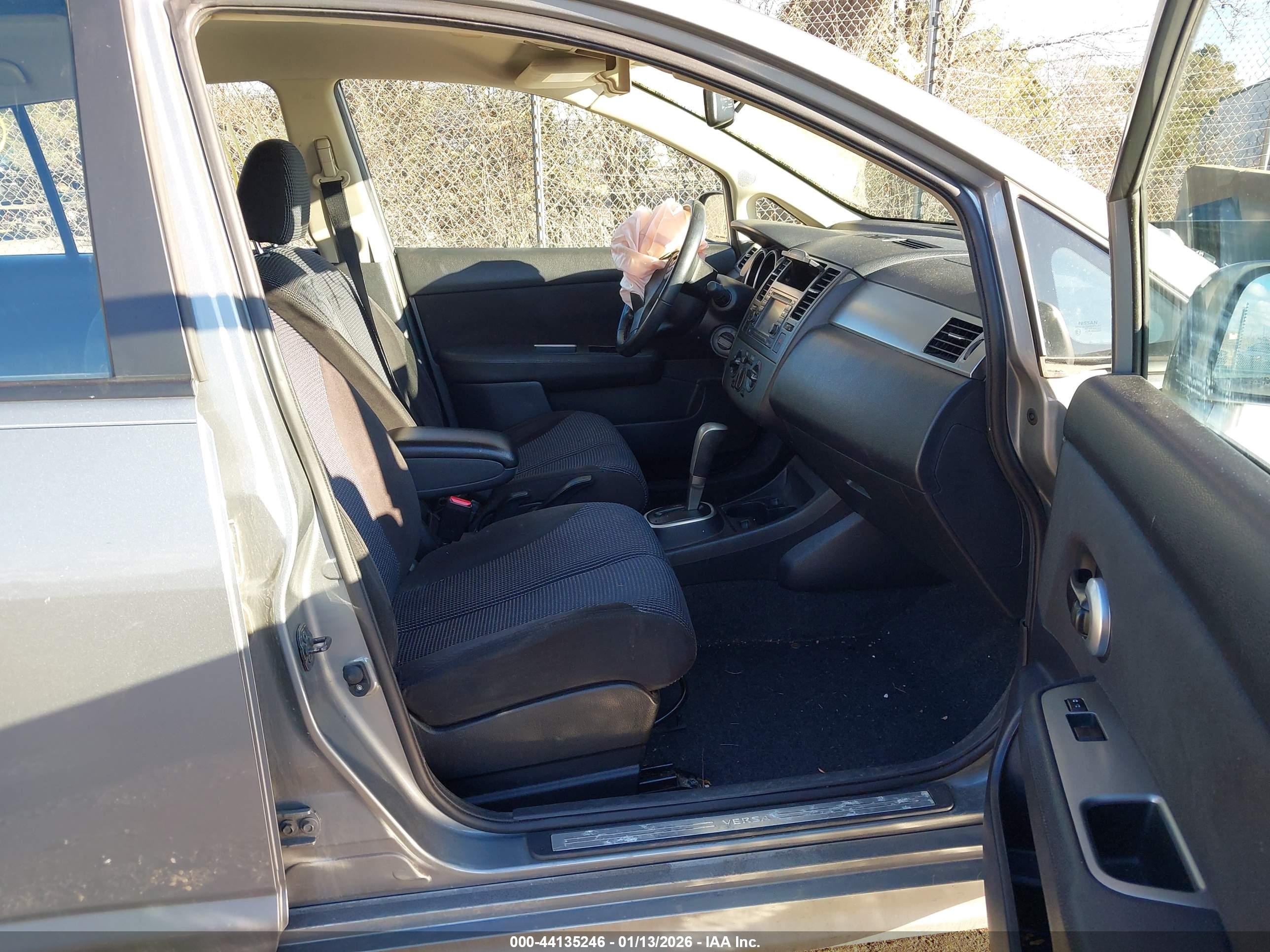 NISSAN VERSA image 5