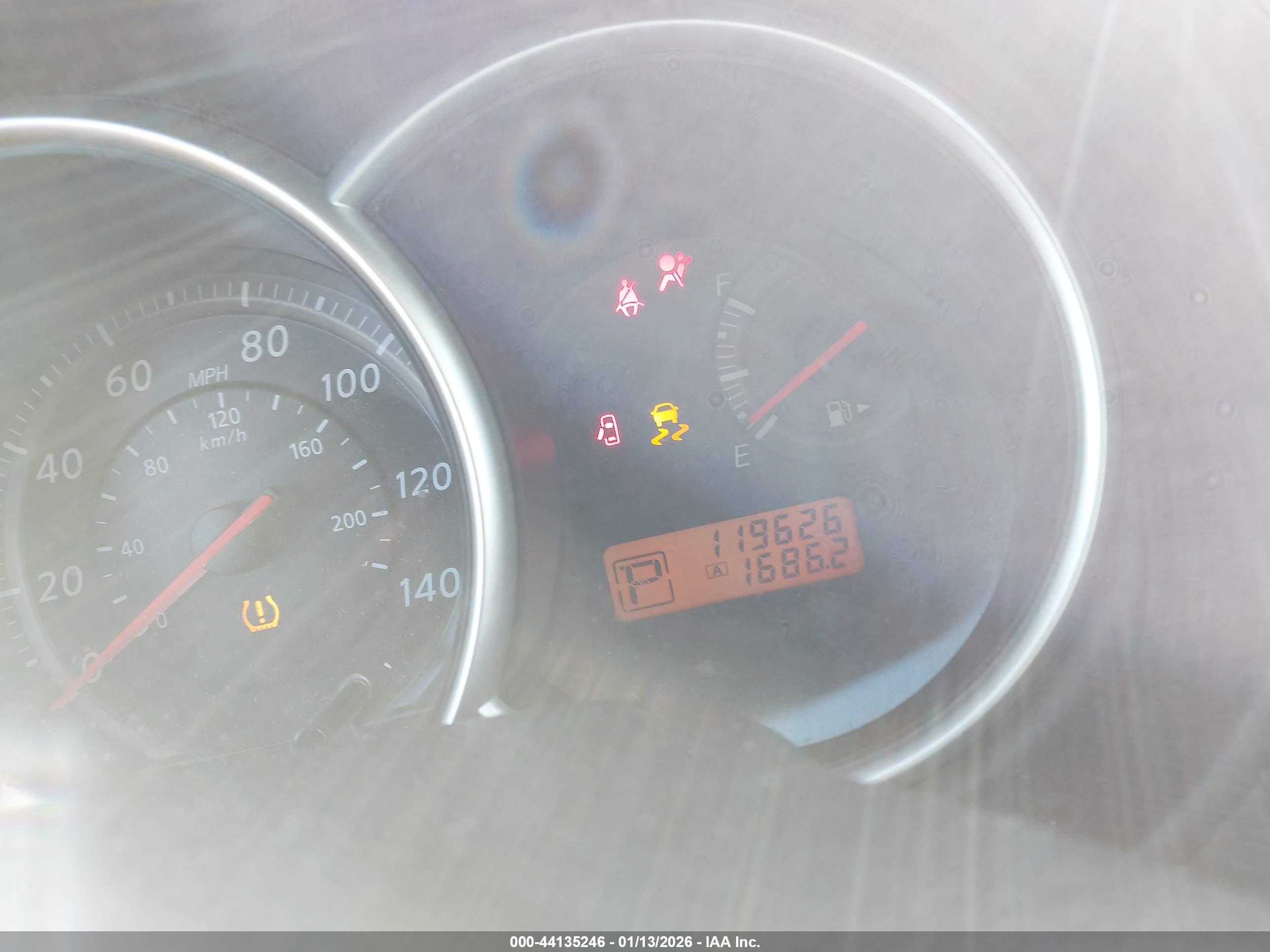 NISSAN VERSA image 7