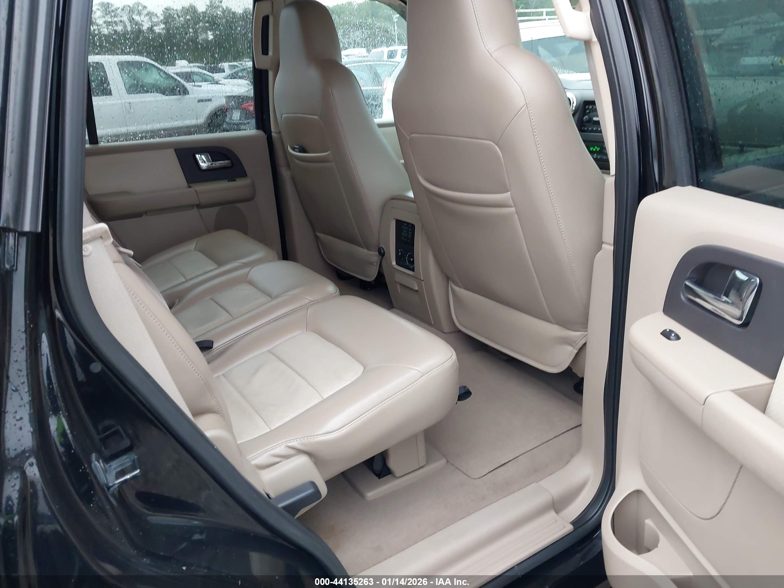 FORD EXPEDITION image 8