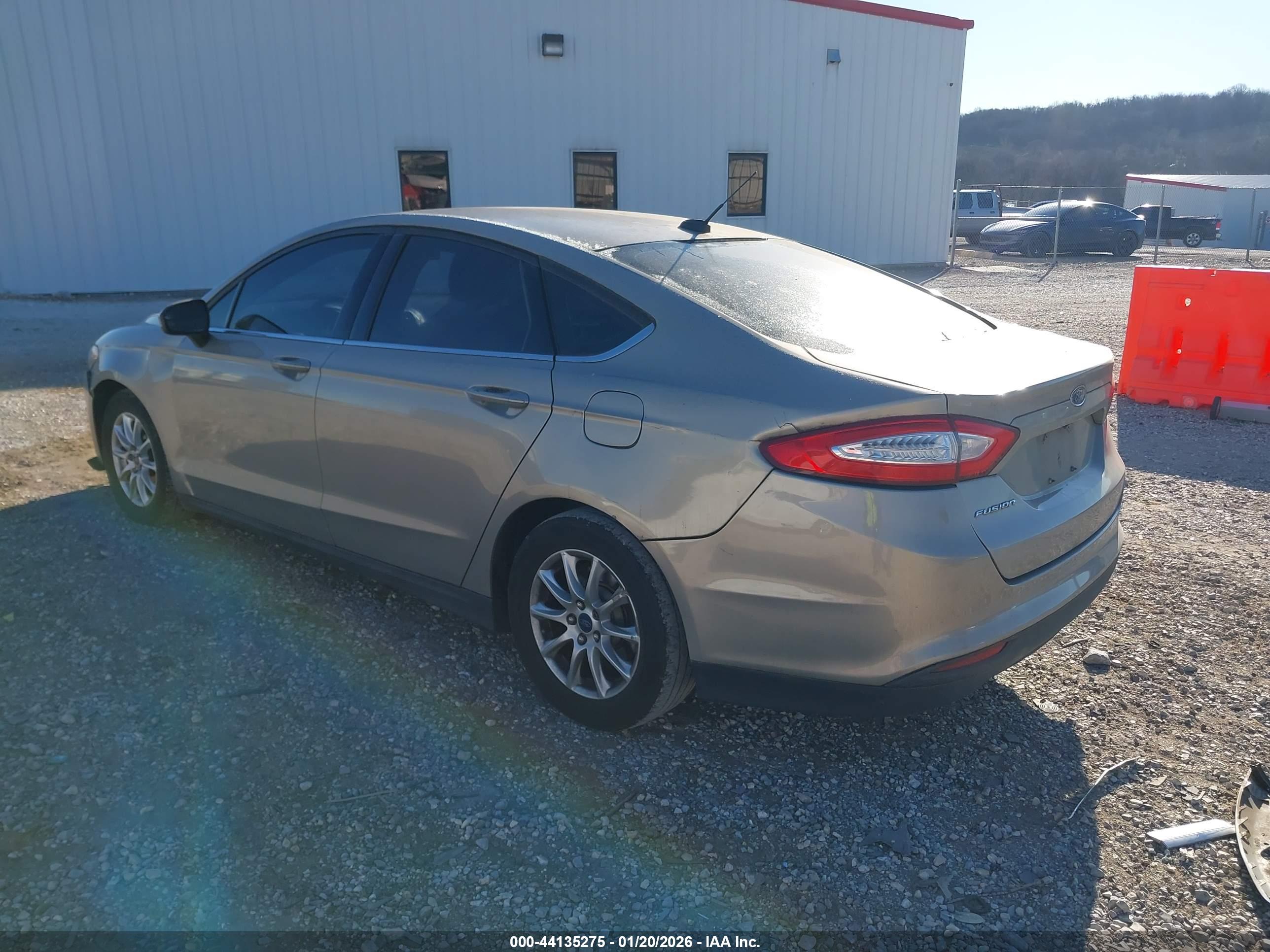 FORD FUSION image 3