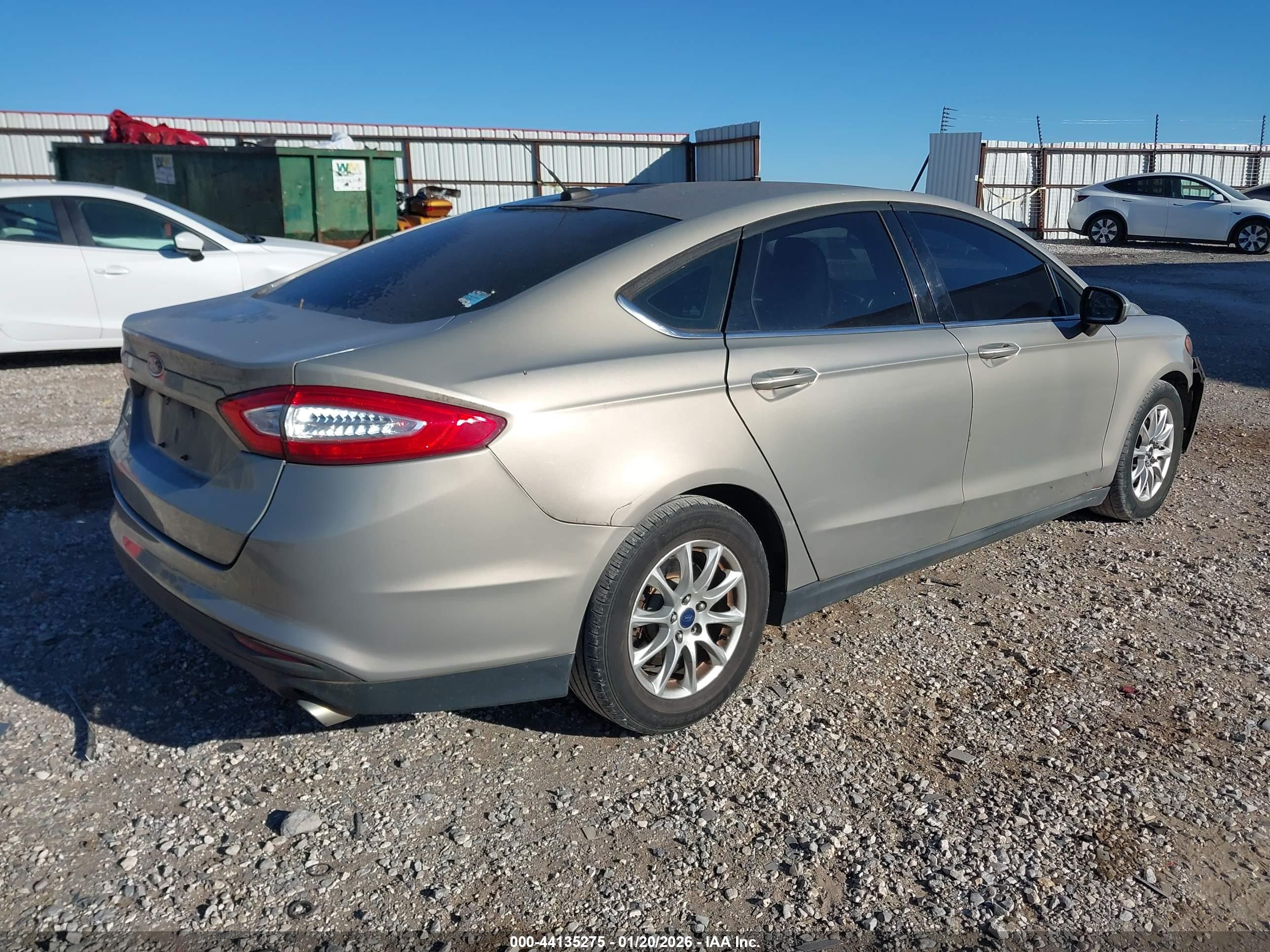 FORD FUSION image 4