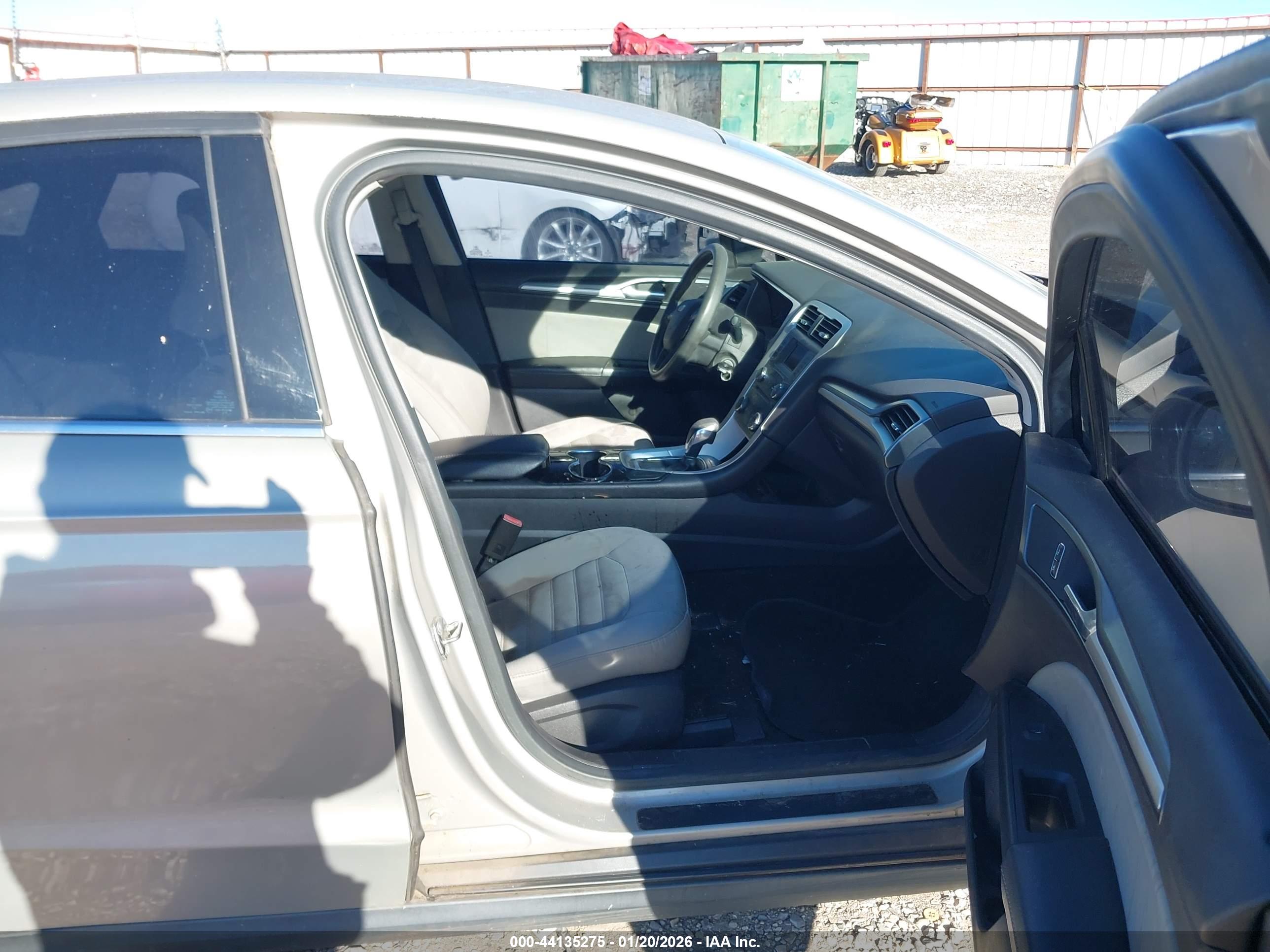 FORD FUSION image 5
