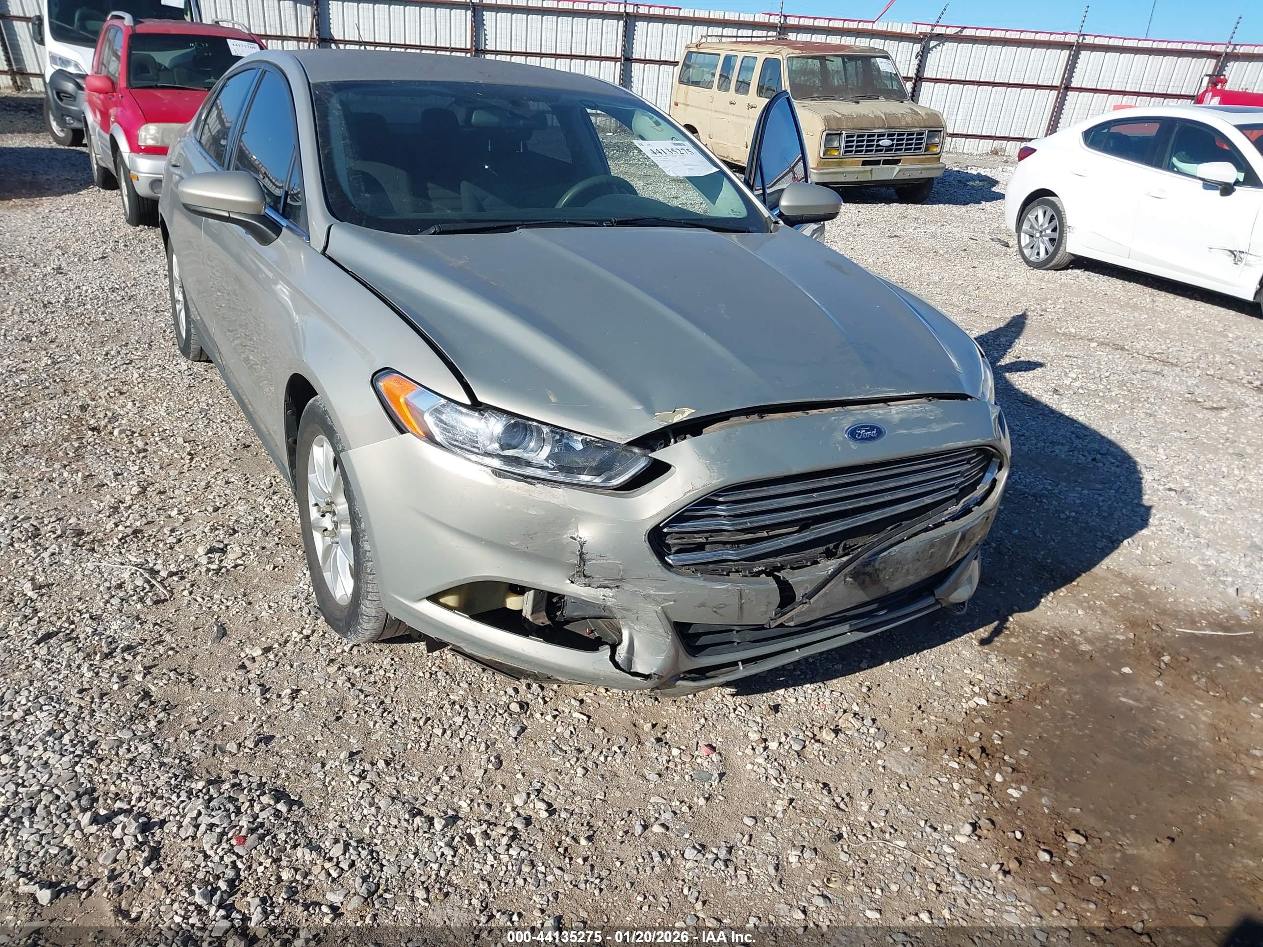 FORD FUSION image 6