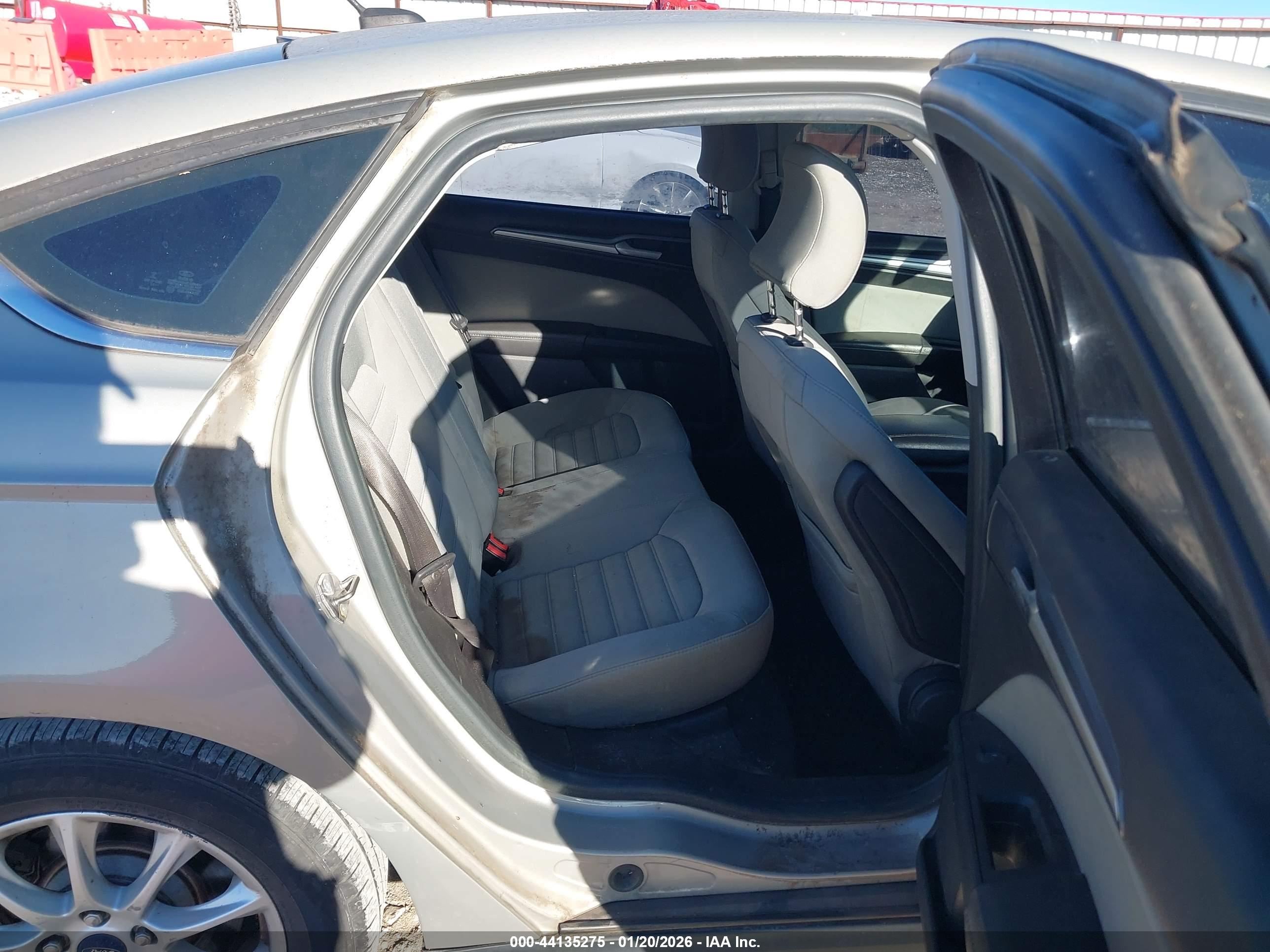 FORD FUSION image 8