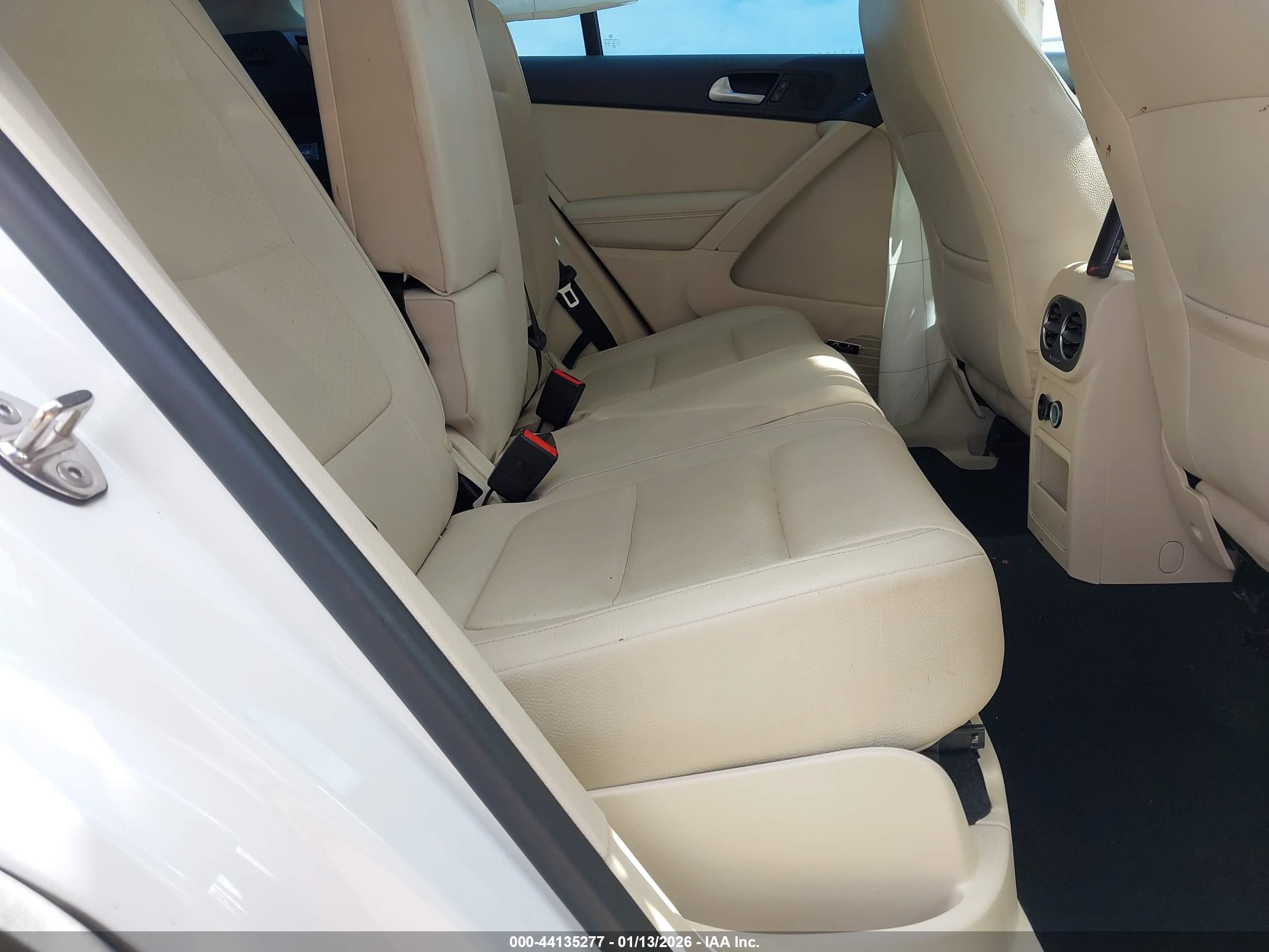 VOLKSWAGEN TIGUAN image 8