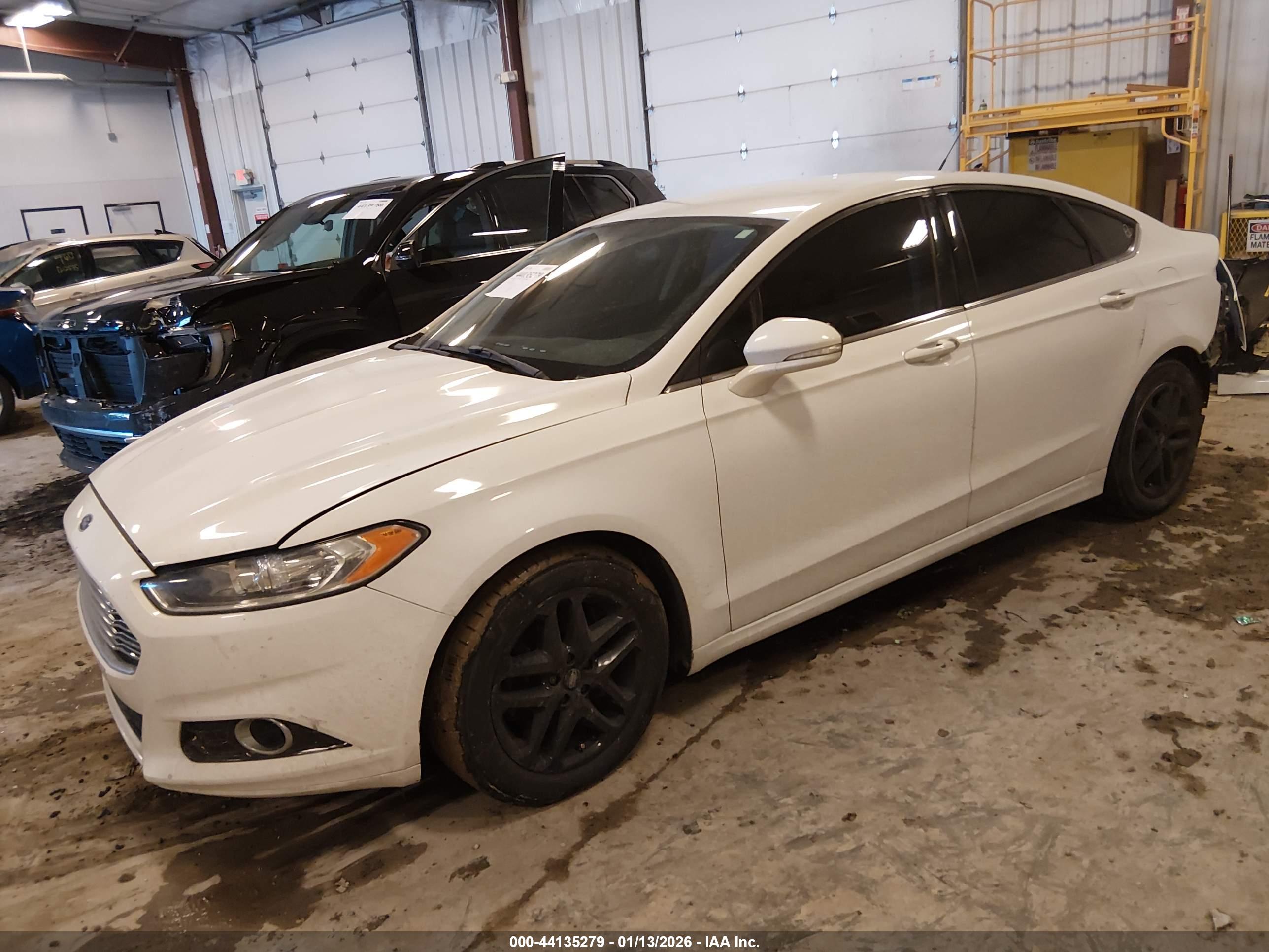 FORD FUSION image 2