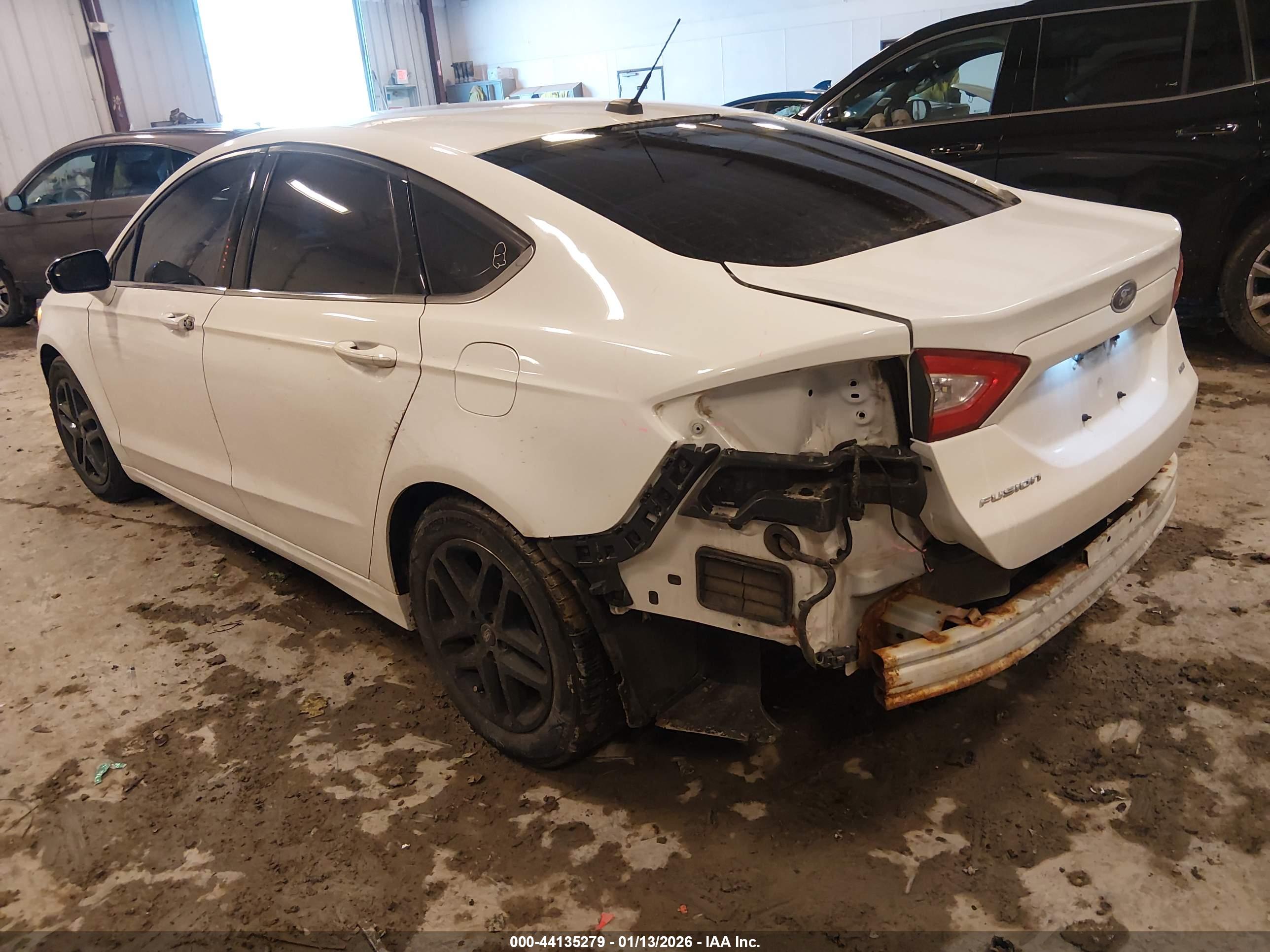 FORD FUSION image 3