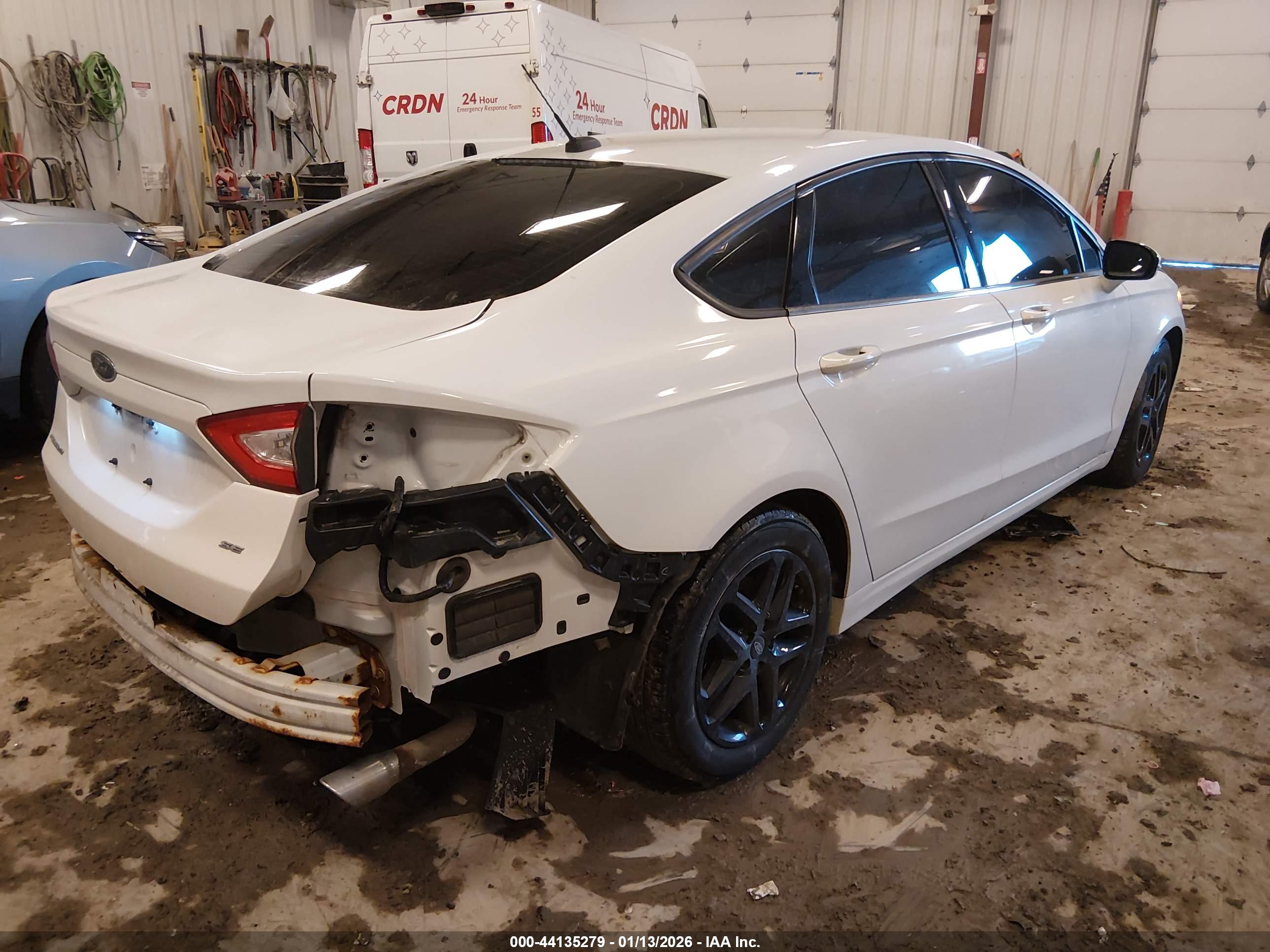 FORD FUSION image 4