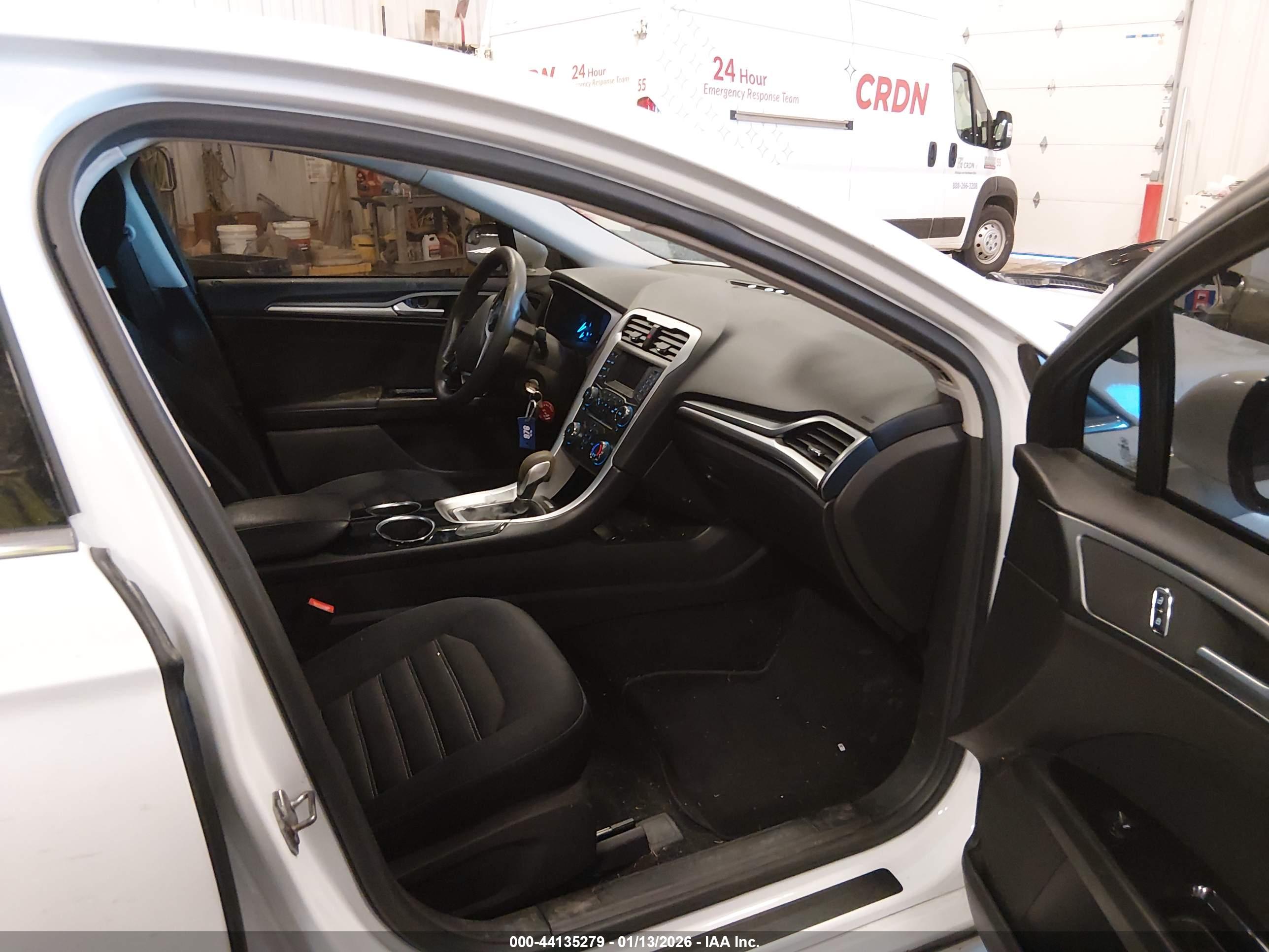 FORD FUSION image 5