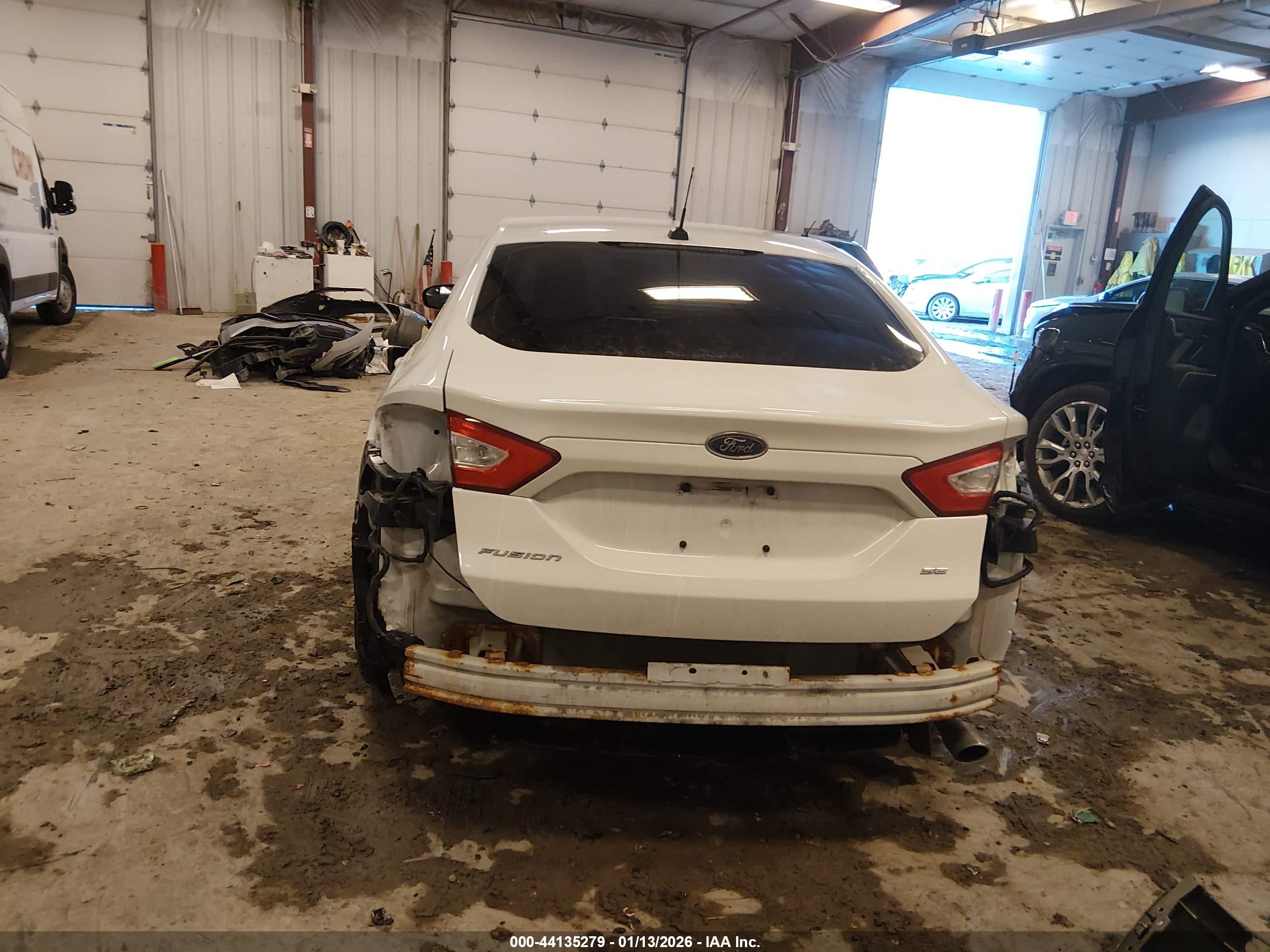 FORD FUSION image 6