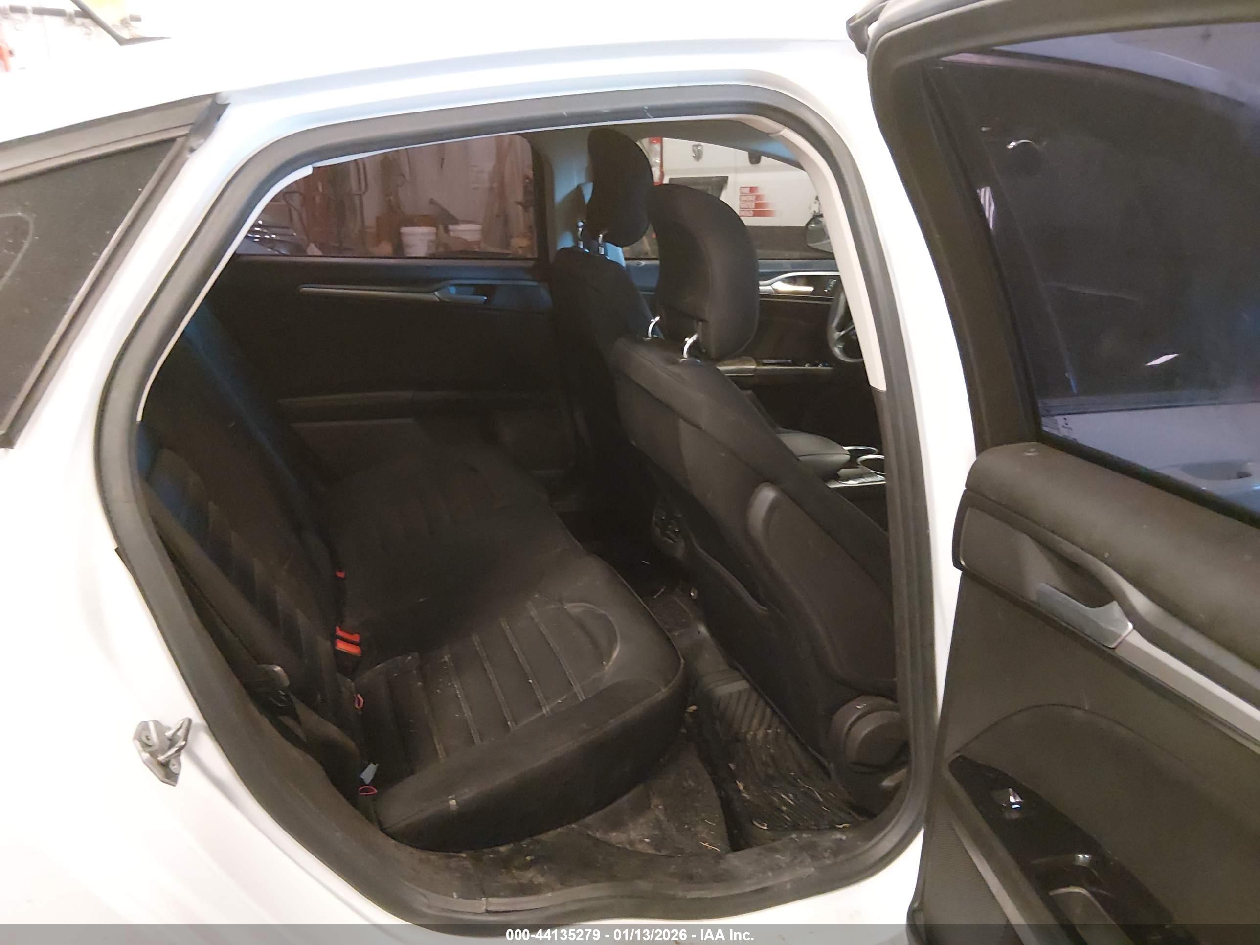 FORD FUSION image 8
