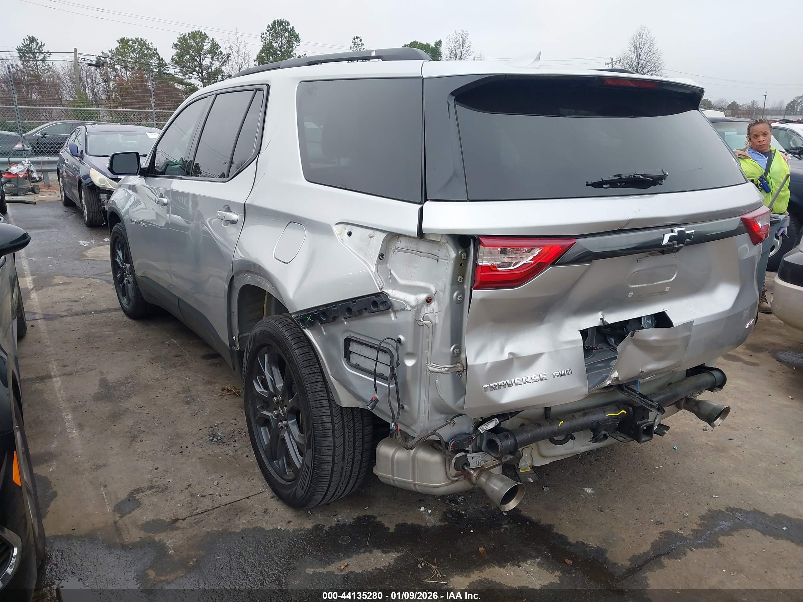 CHEVROLET TRAVERSE image 3