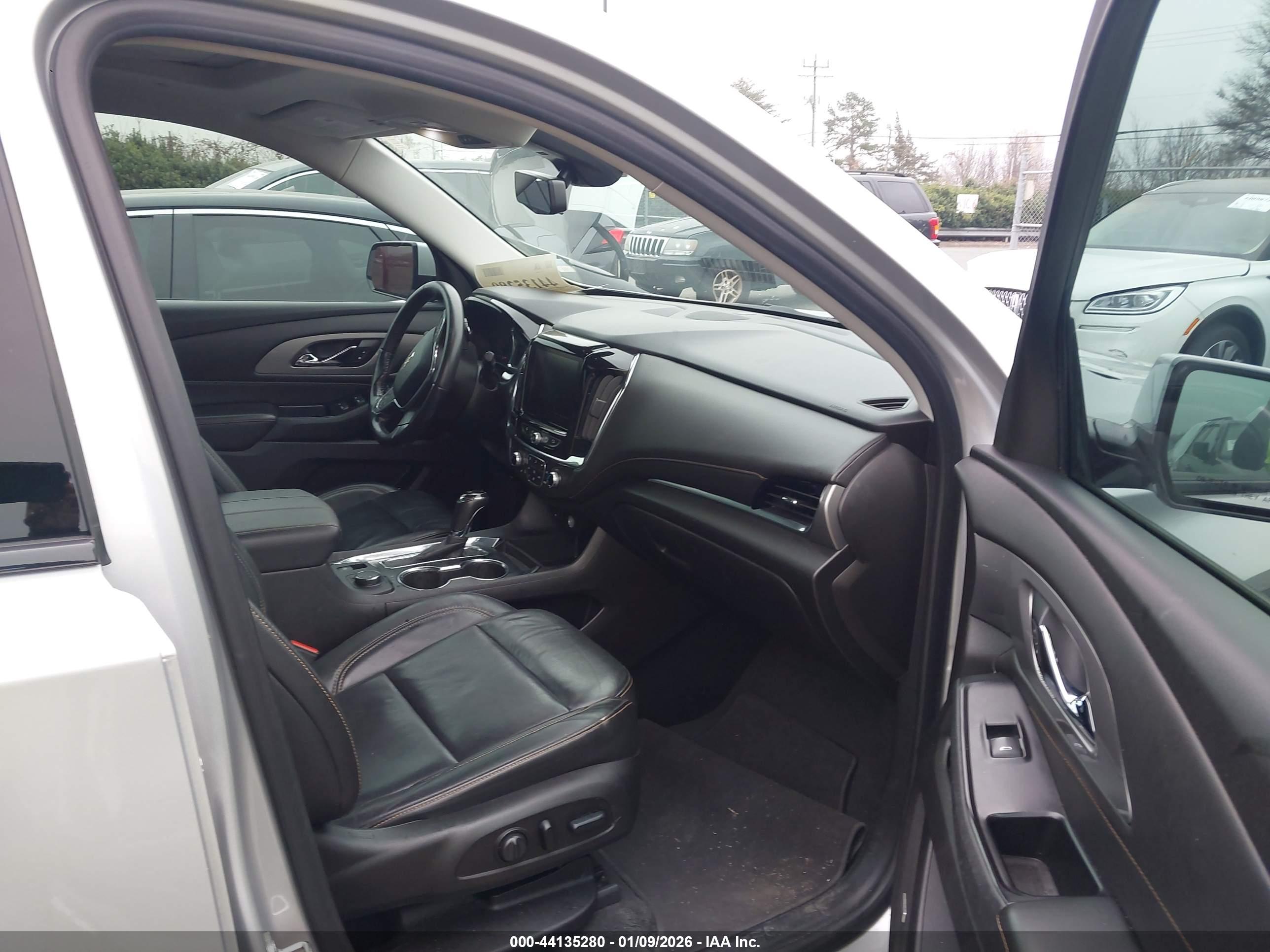 CHEVROLET TRAVERSE image 5