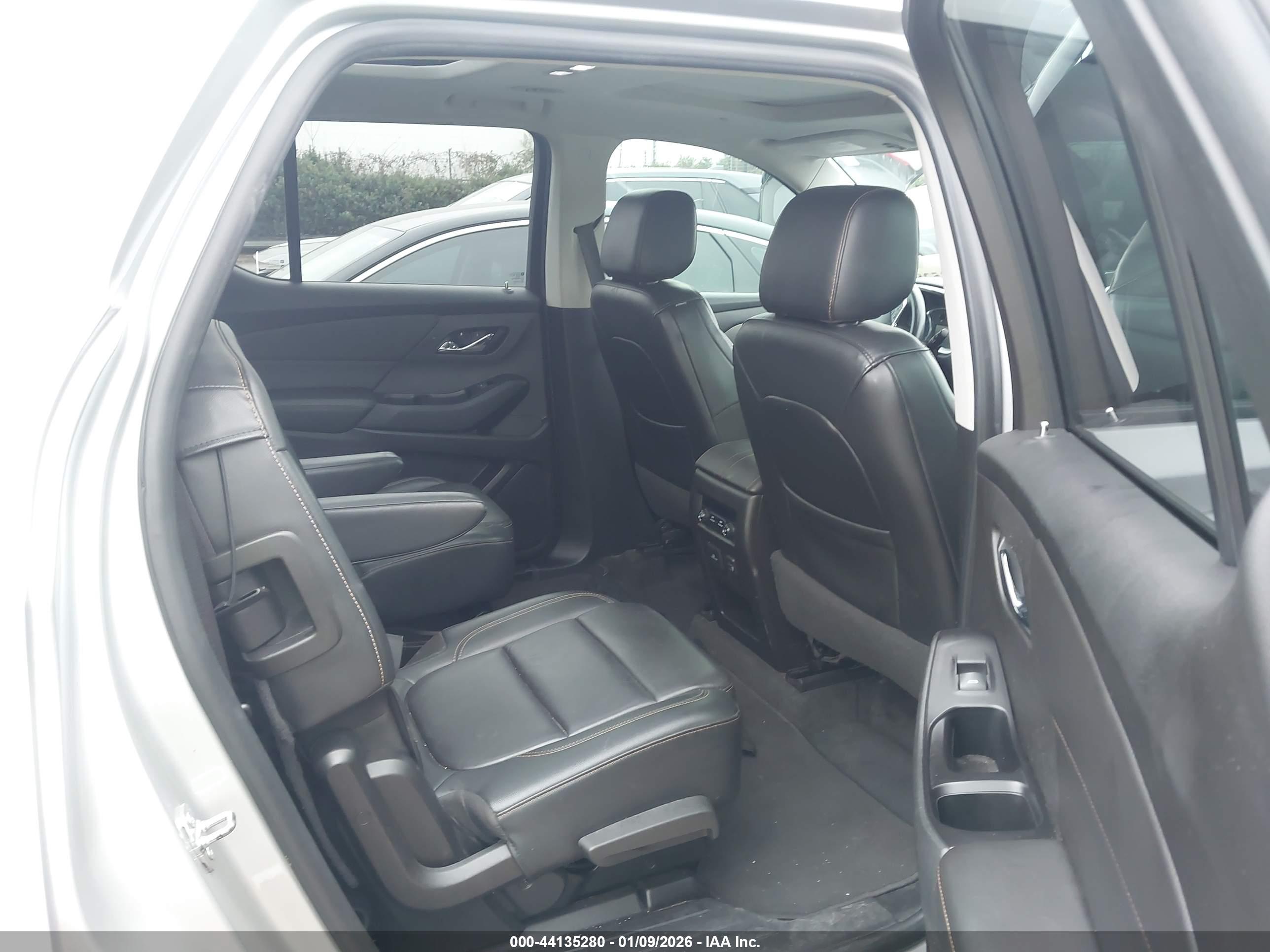 CHEVROLET TRAVERSE image 8
