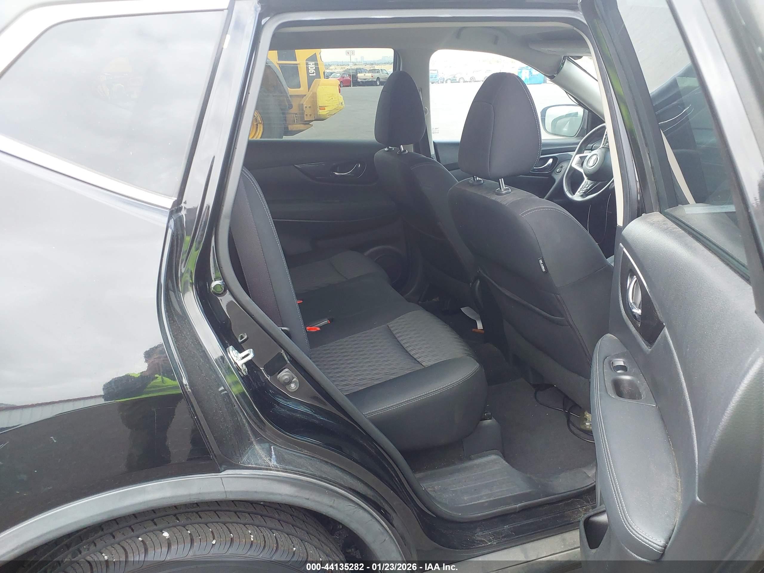 NISSAN ROGUE image 8
