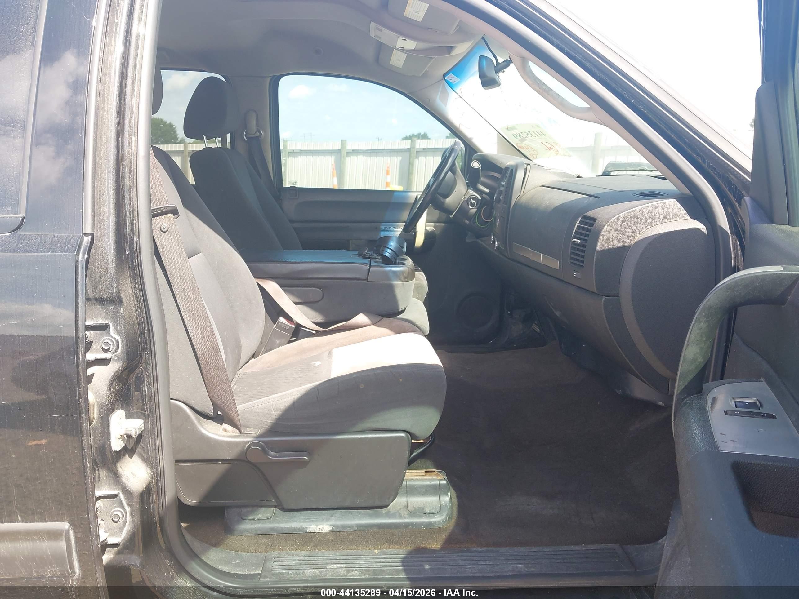 CHEVROLET SILVERADO image 5