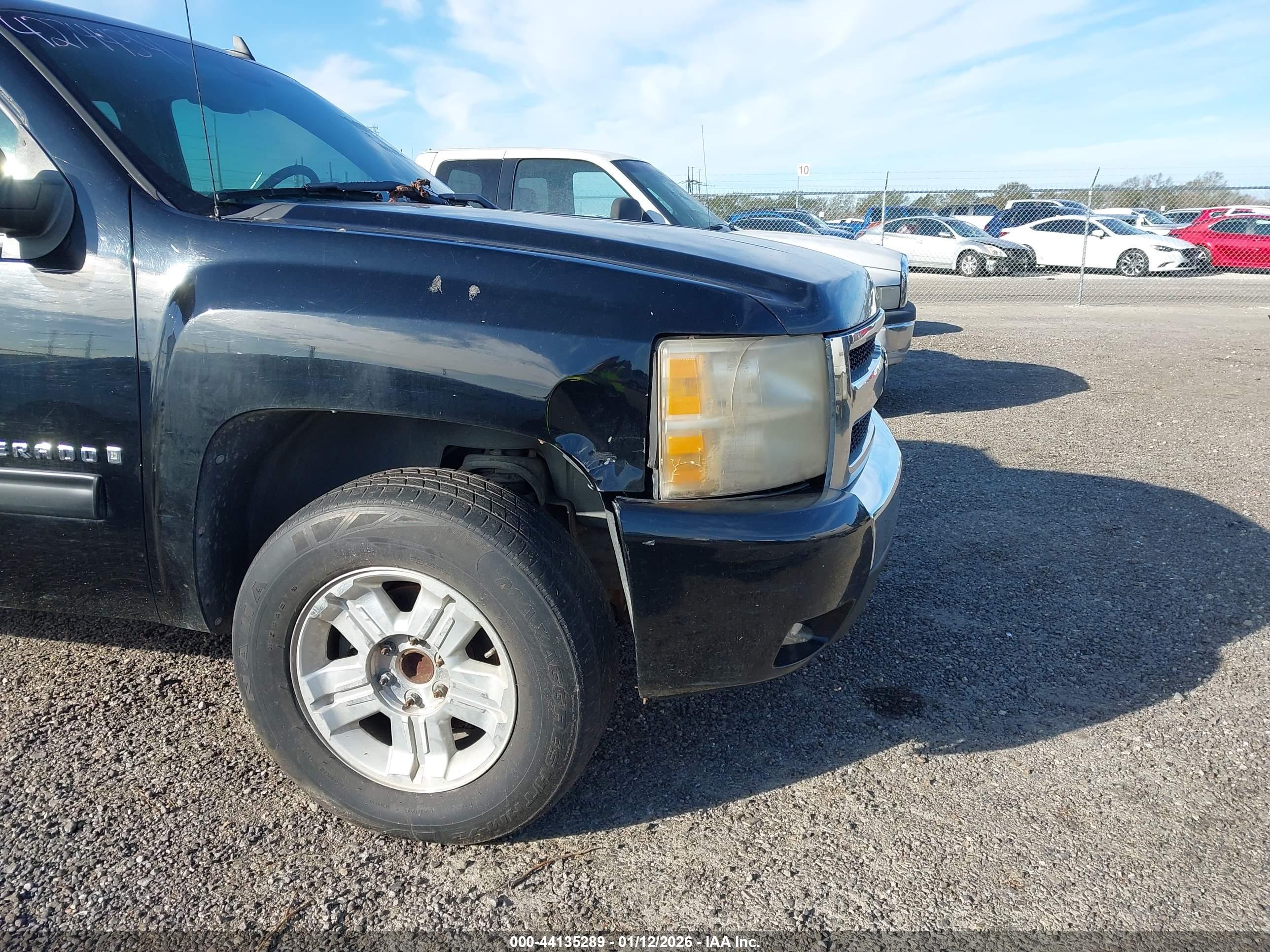 CHEVROLET SILVERADO image 6