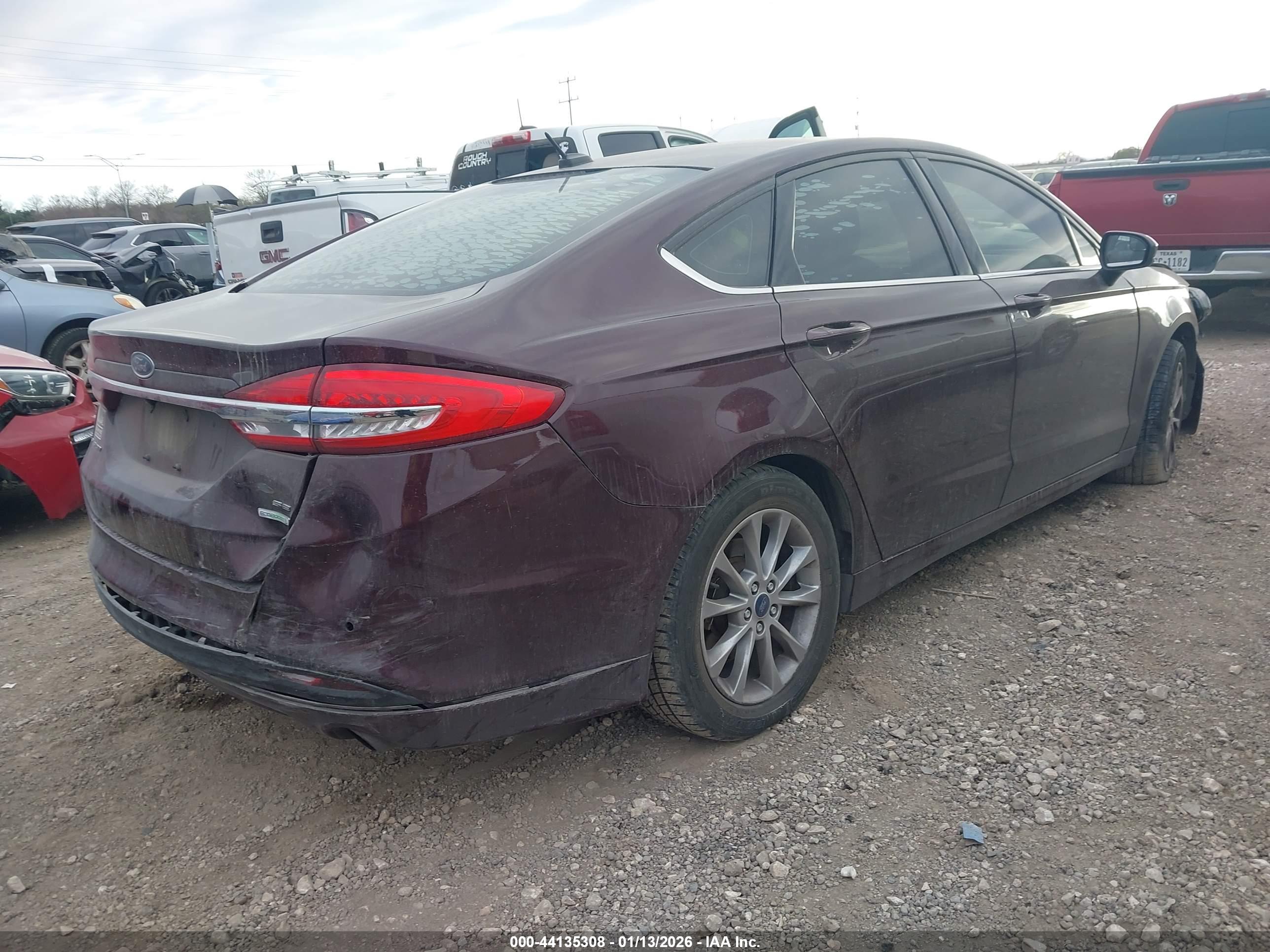 FORD FUSION image 4