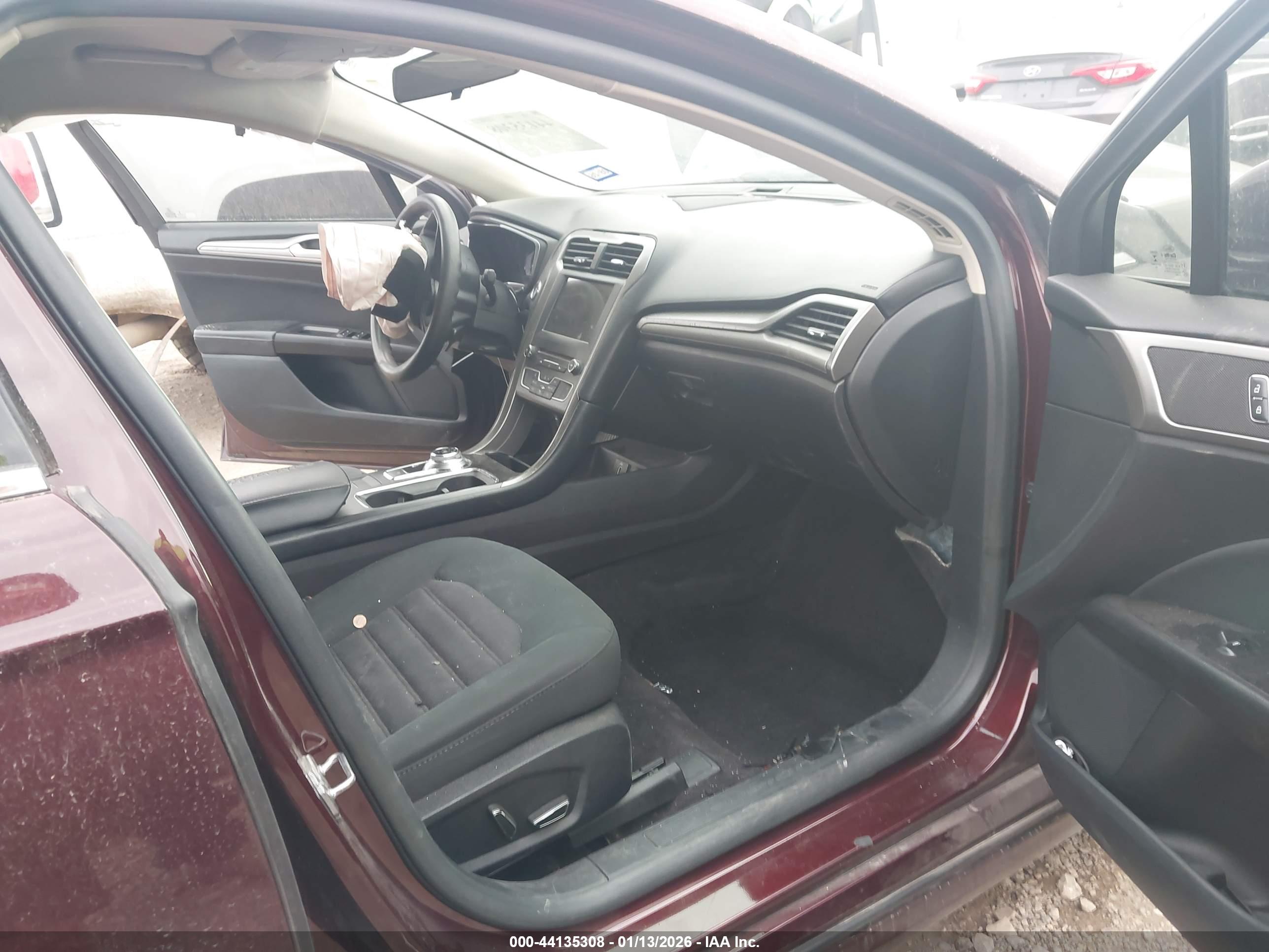 FORD FUSION image 5