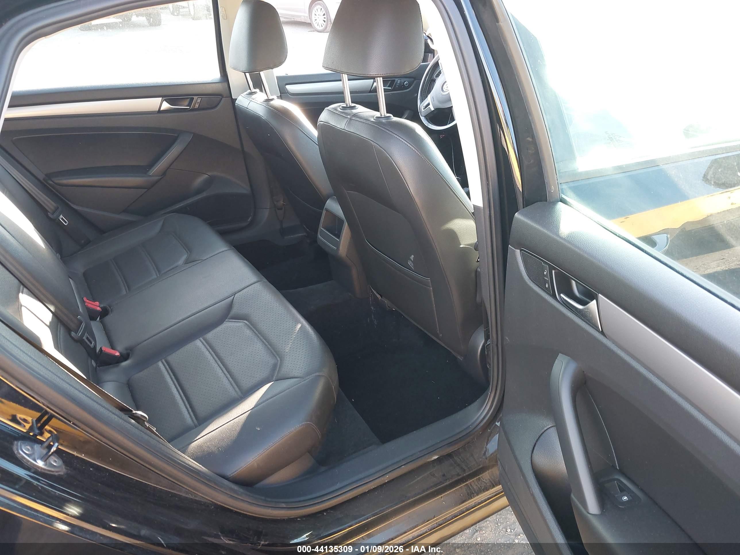 VOLKSWAGEN PASSAT image 8