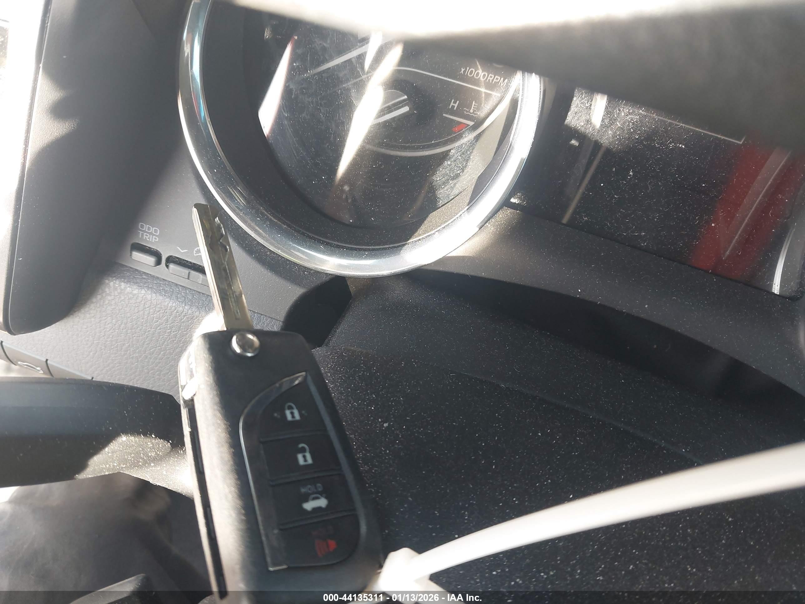 TOYOTA CAMRY image 11